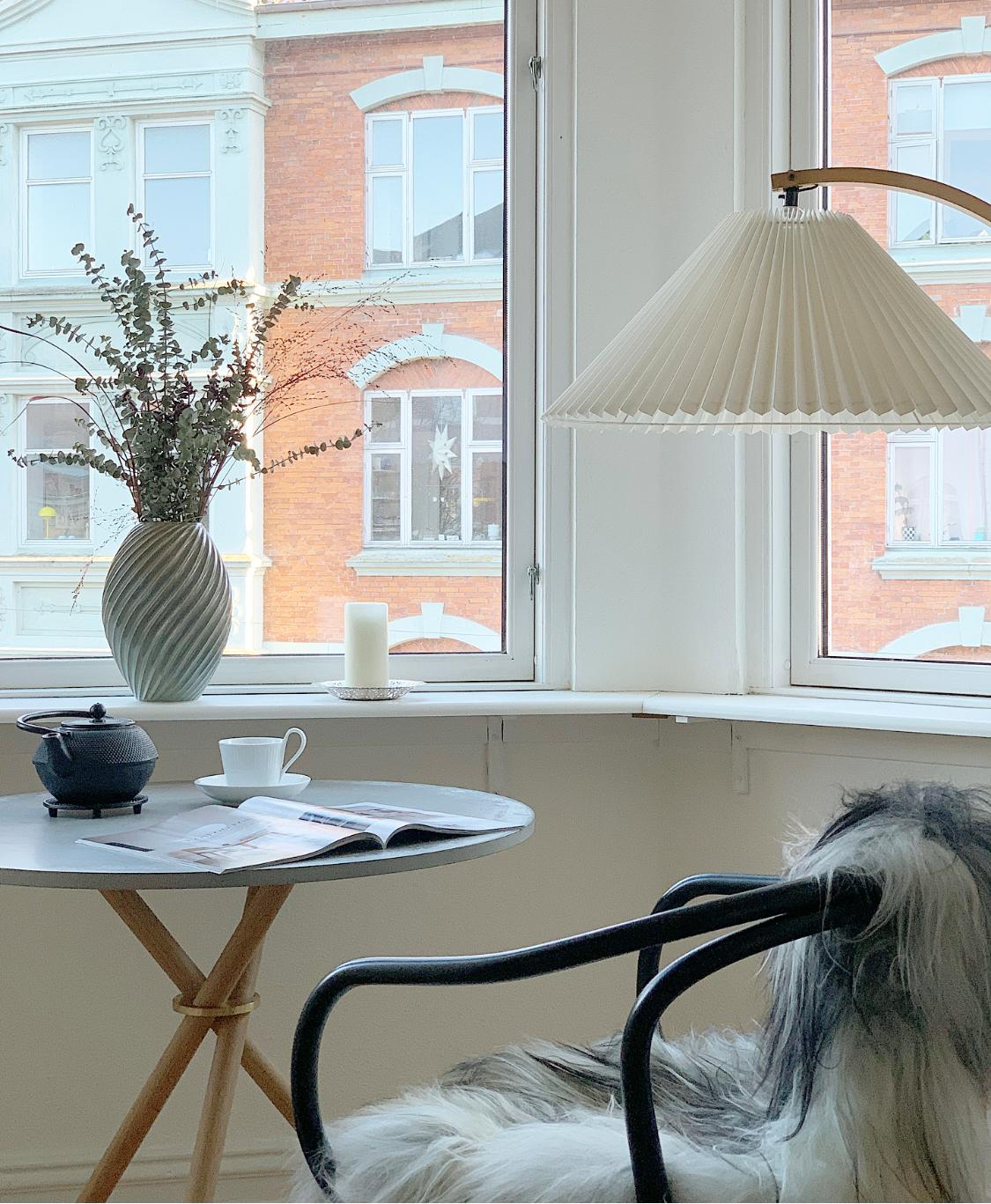 Table de café Aldric à plateau en béton clair et pieds en Oak Oak Light par Eberhart Furniture en vente 3