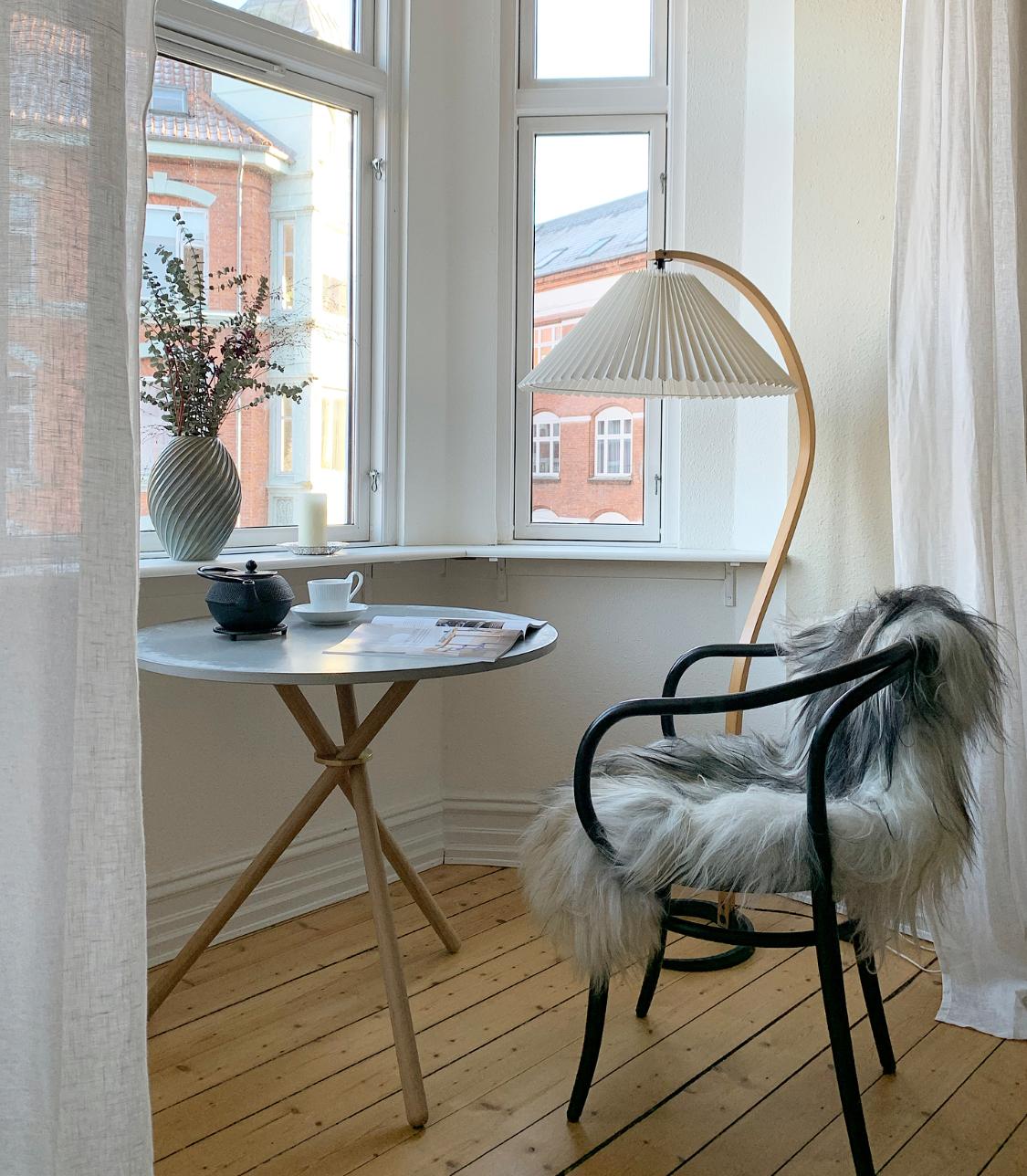 Table de café Aldric à plateau en béton clair et pieds en Oak Oak Light par Eberhart Furniture en vente 4