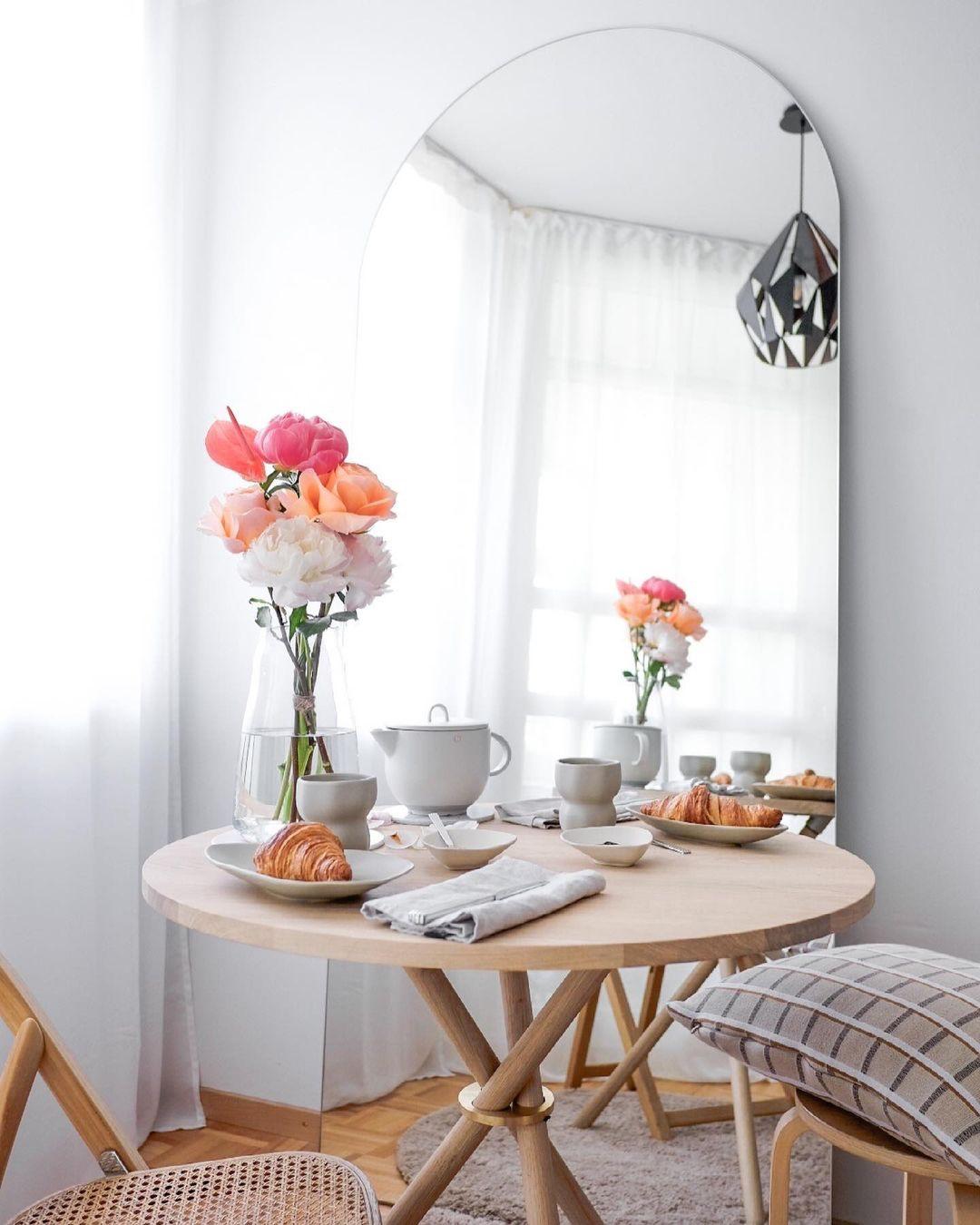 Aldric Light Oak Café Table by Eberhart Furniture en vente 5