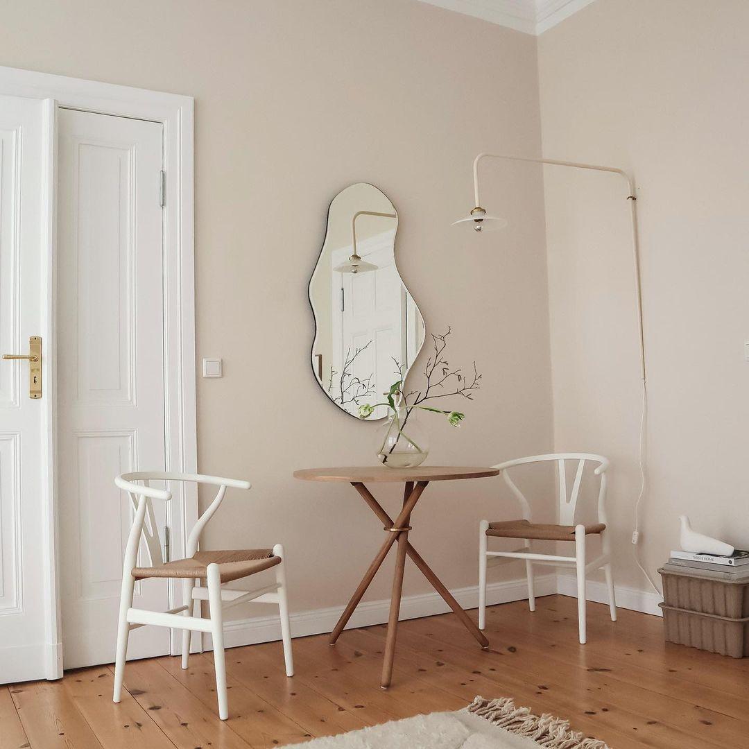 Table de café Aldric en Oak Light par Eberhart Furniture
Dimensions : D 80 x H 73 cm.
MATERIAL : Chêne clair, métal.

Disponible dans d'autres finitions. Veuillez nous contacter.

Aldric, une table de café polyvalente soigneusement conçue pour se