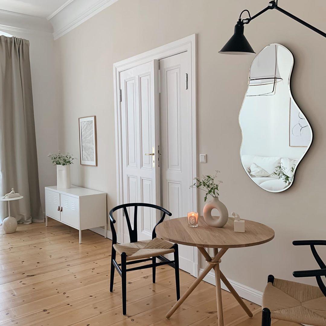 Moderne Aldric Light Oak Café Table by Eberhart Furniture en vente