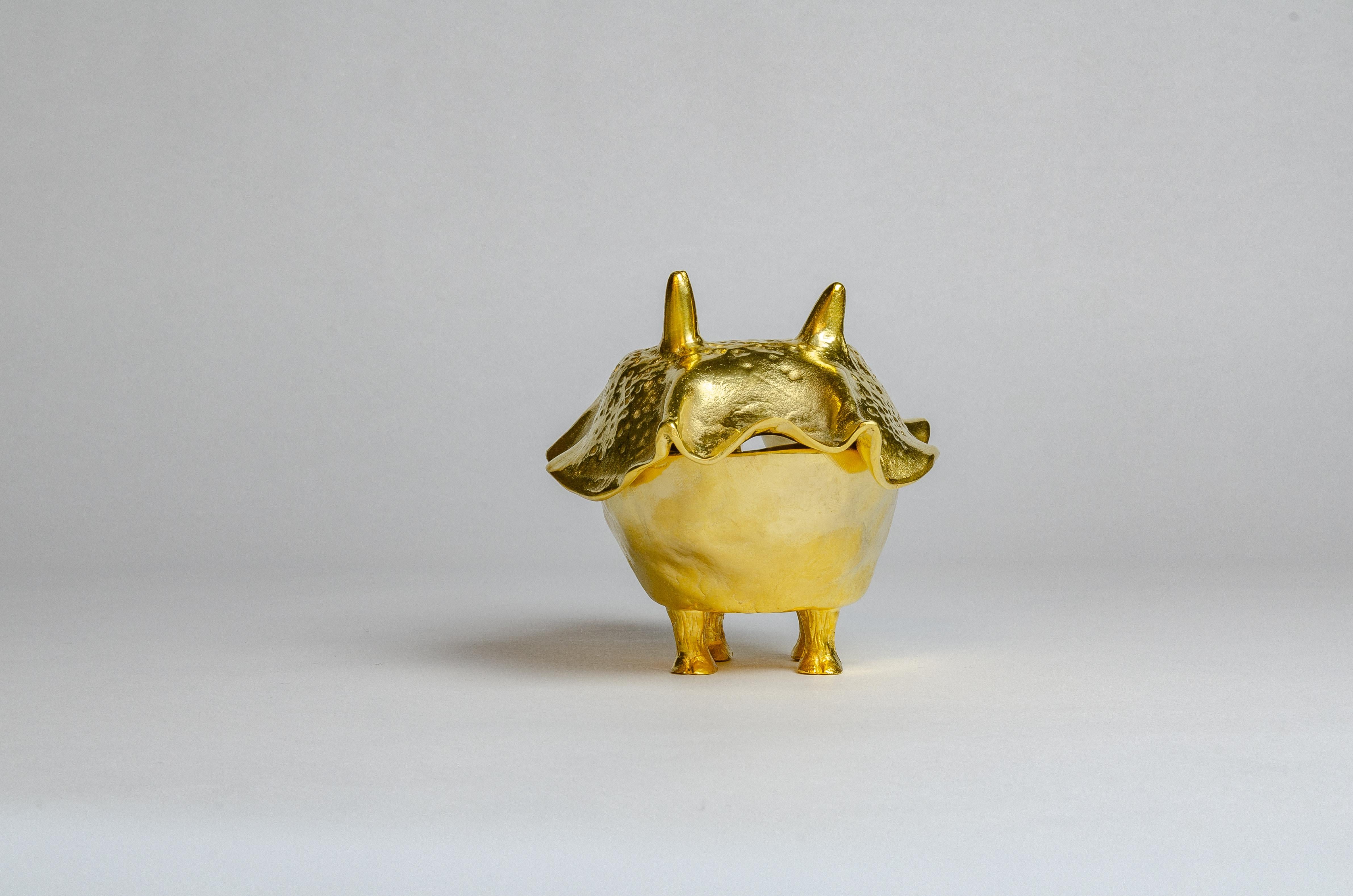 Aldus Collection: An accessory collection made in collaboration between Achille Salvagni and Fabio Gnessi
Amphibious
2013
24ct gold-plated, antiqued finish cast bronze condiment server with spoon. Drawing inspiration from the Hippopotamus Amphibius