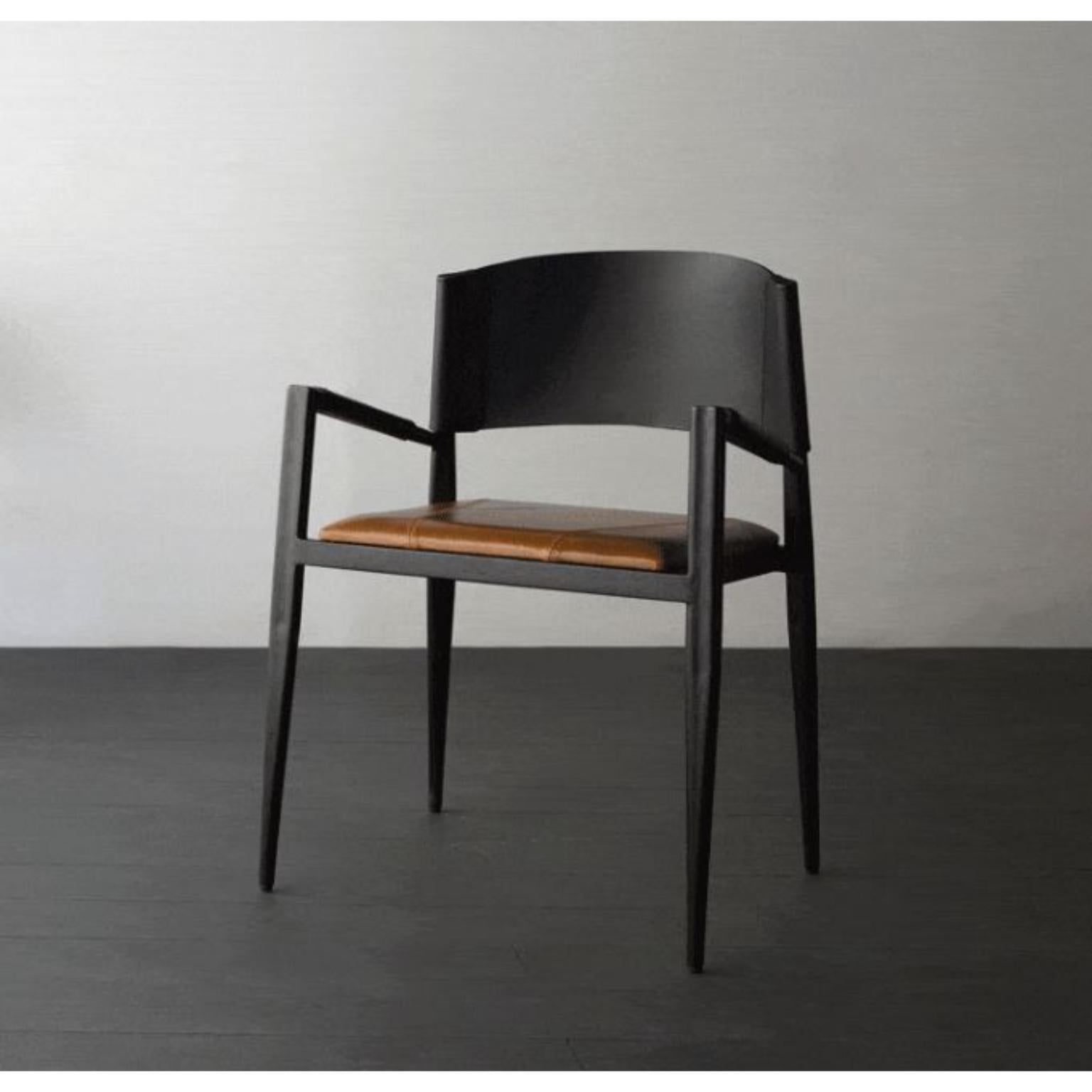 Ale Chair with Arms by Doimo Brasil
Dimensions: W 56 x D 55 x H 78 cm 
Materials: Metal, Natural leather with upholstered seat.


With the intention of providing good taste and personality, Doimo deciphers trends and follows the evolution of man and