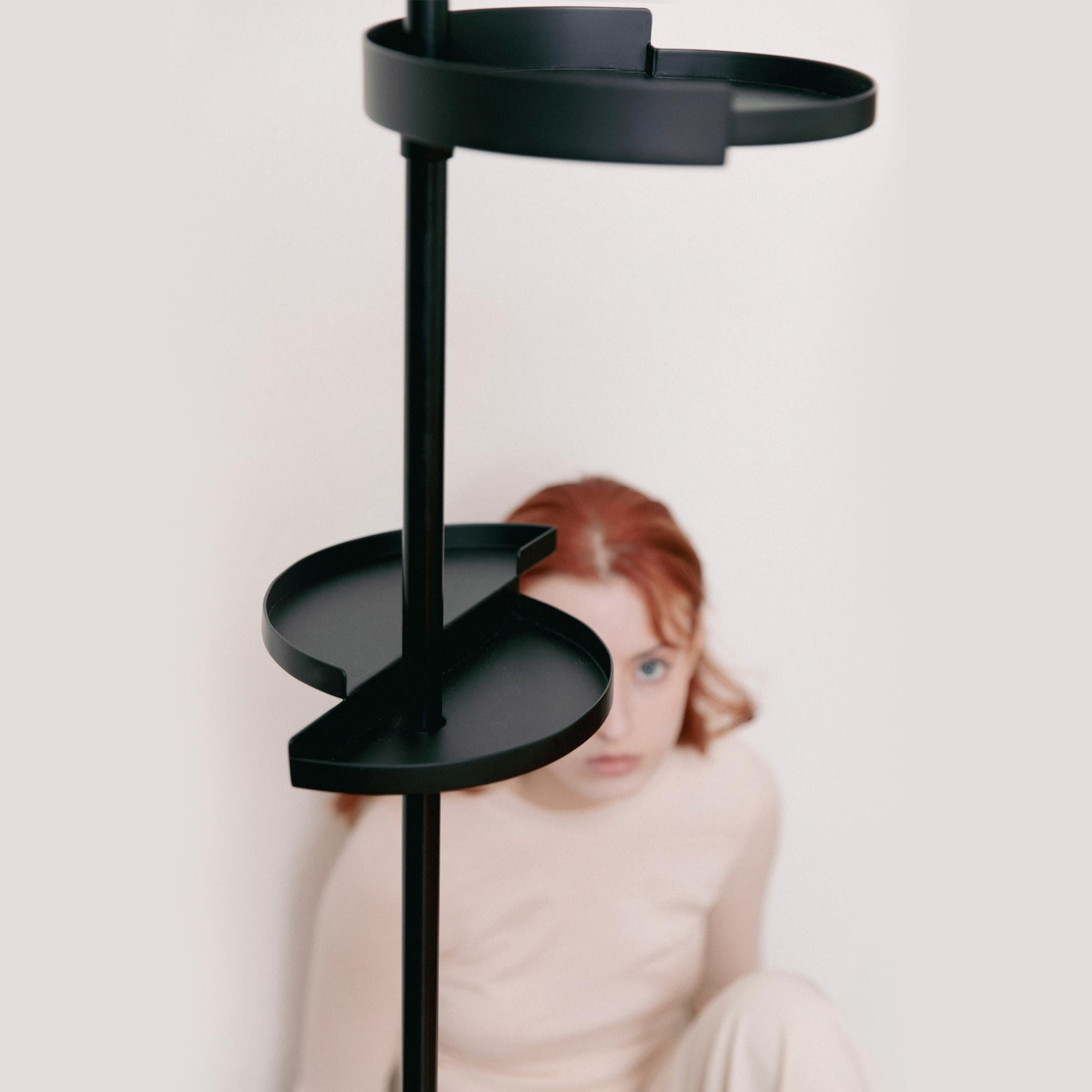 Moderne Alea - Étagère télescopique contemporaine minimaliste en métal noir - Édition limitée en vente