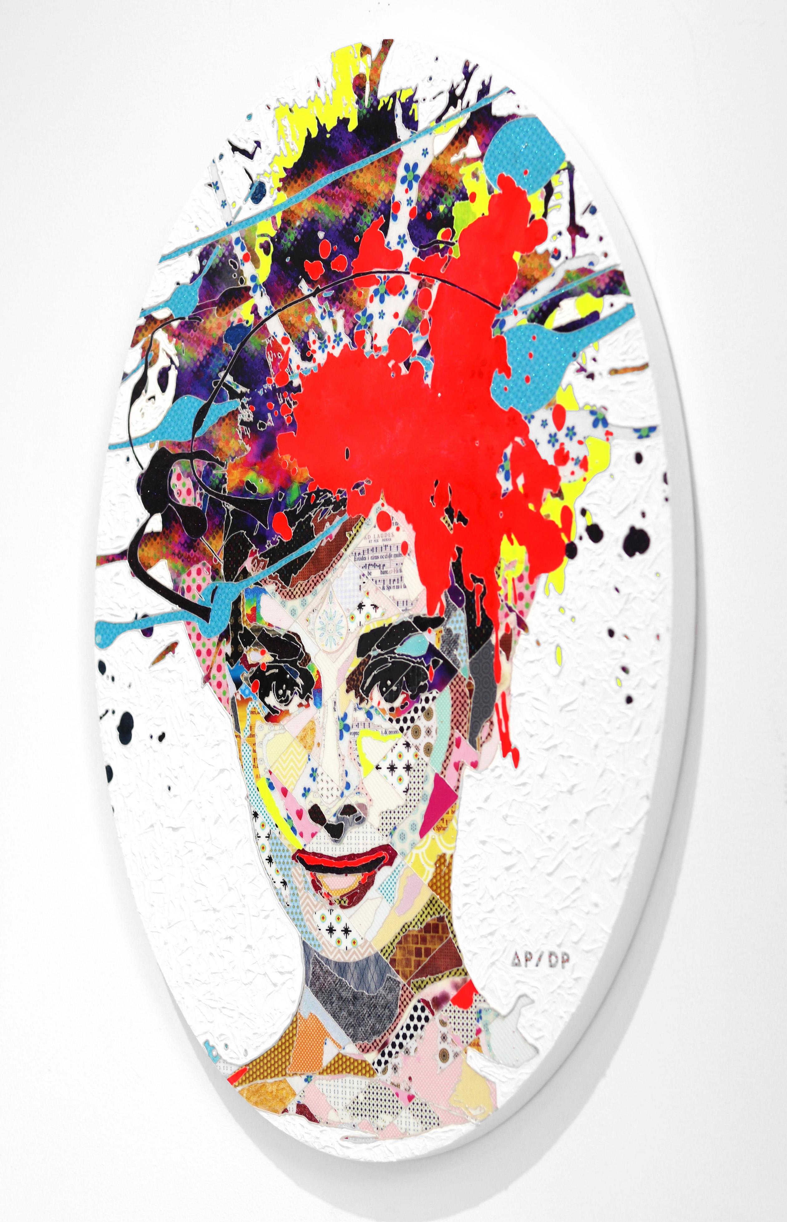Relicario Pop Audrey - Figurative Painting Beige de Alea Pinar Du Pre