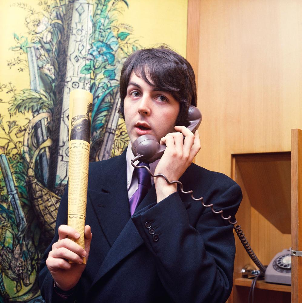 Alec Byrne Color Photograph – Paul McCartney