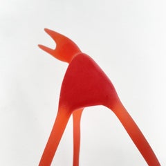 "Ave del paraíso" figurative animal sculpture, translucid resin, red