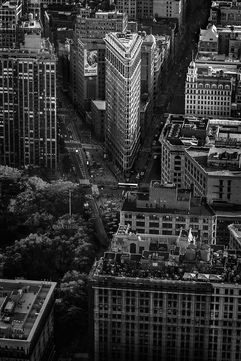 New York City Landschaftsfotografie in Schwarz-Weiß – Gotham (Zeitgenössisch), Photograph, von Alejandro Cerutti