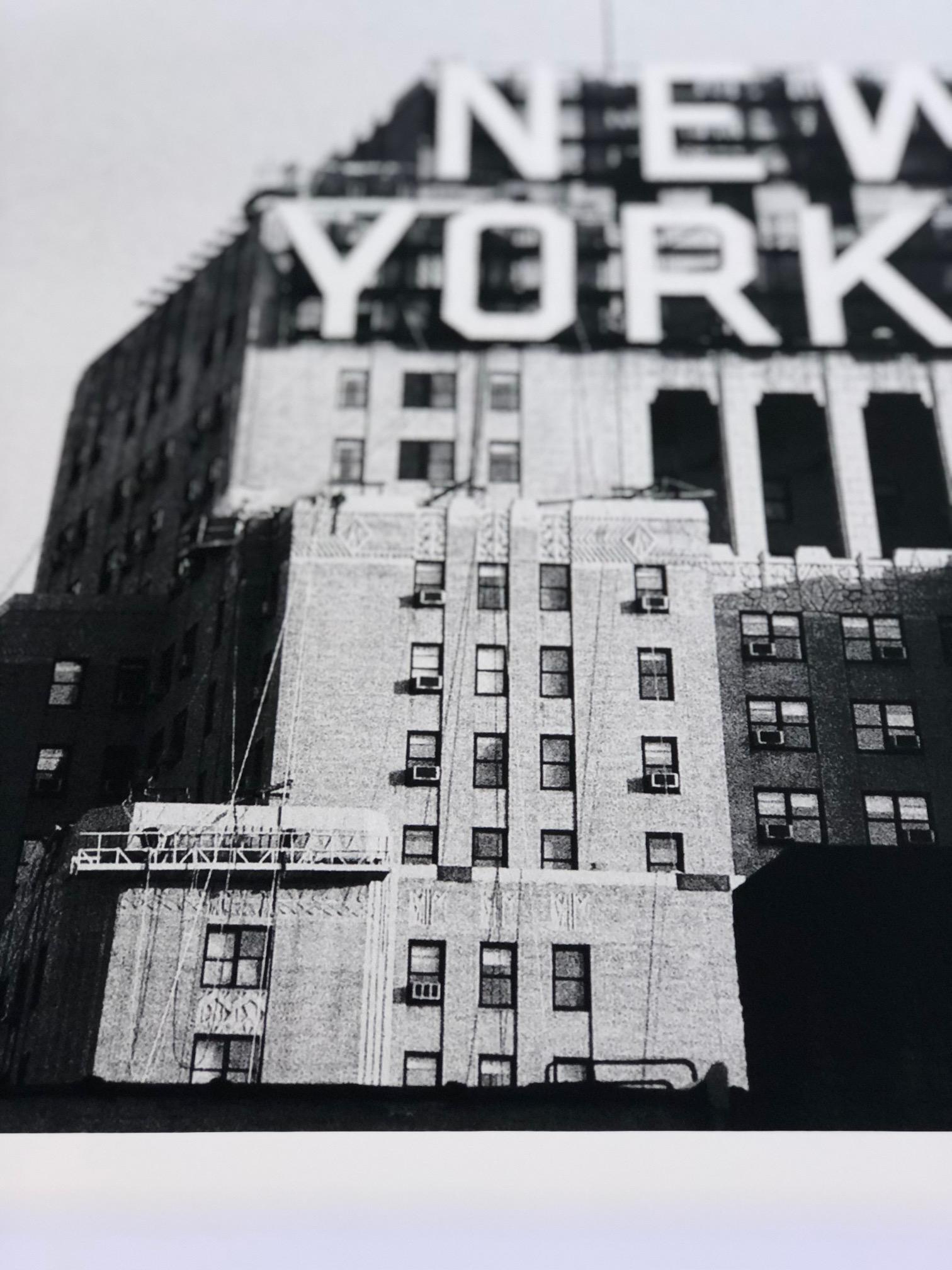 New Yorker Impresión de 20 x 30 pulg. con bordes decapados, sin enmarcar - Photograph Contemporáneo de Alejandro Cerutti