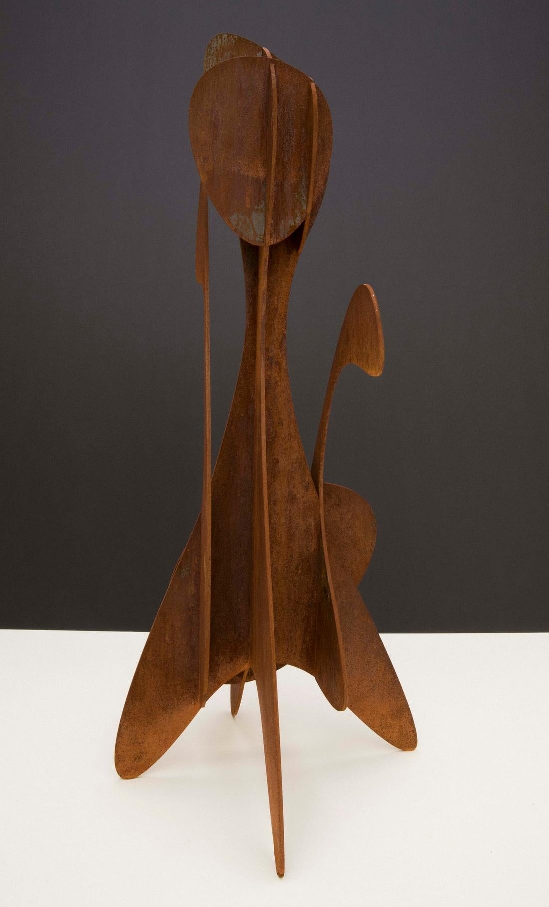 Alfil #1 von Alejandro Vega Beuvrin - Abstrakte Skulptur, verwitterter Stahl, Laser im Angebot 4