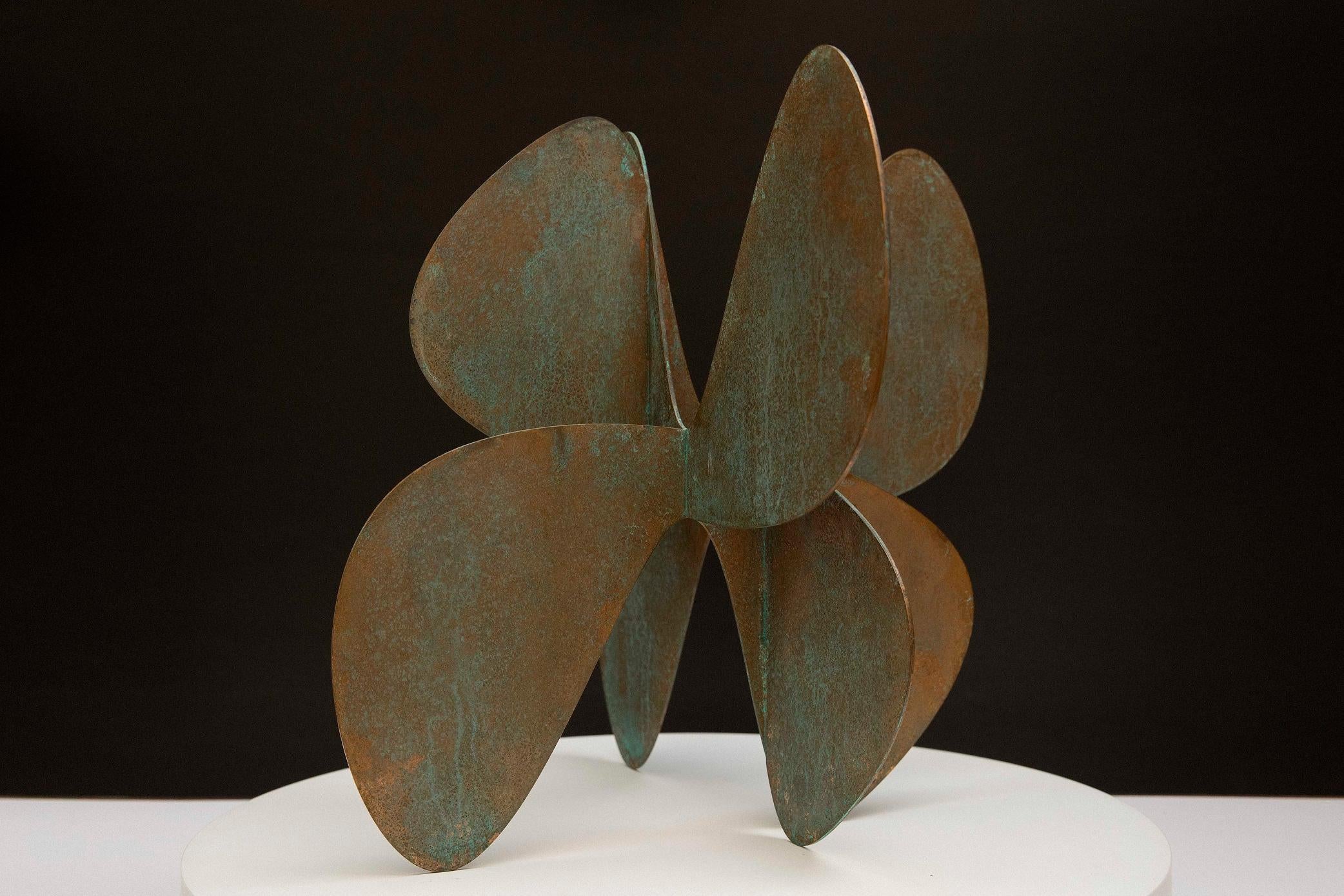 Barricada n°11 b S par A. Vega Beuvrin - sculpture abstraite en bronze - Or Abstract Sculpture par Alejandro Vega Beuvrin