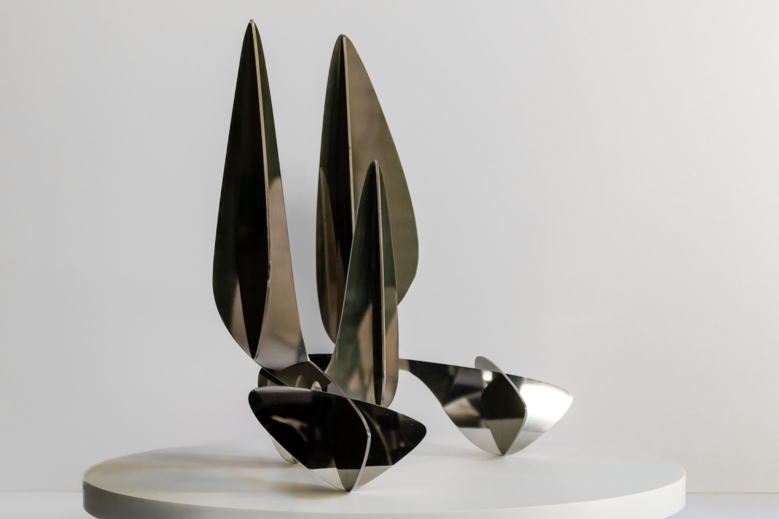 Barricada #14 aip S45 di Alejandro Vega Beuvrin - Scultura astratta, argento in vendita 3