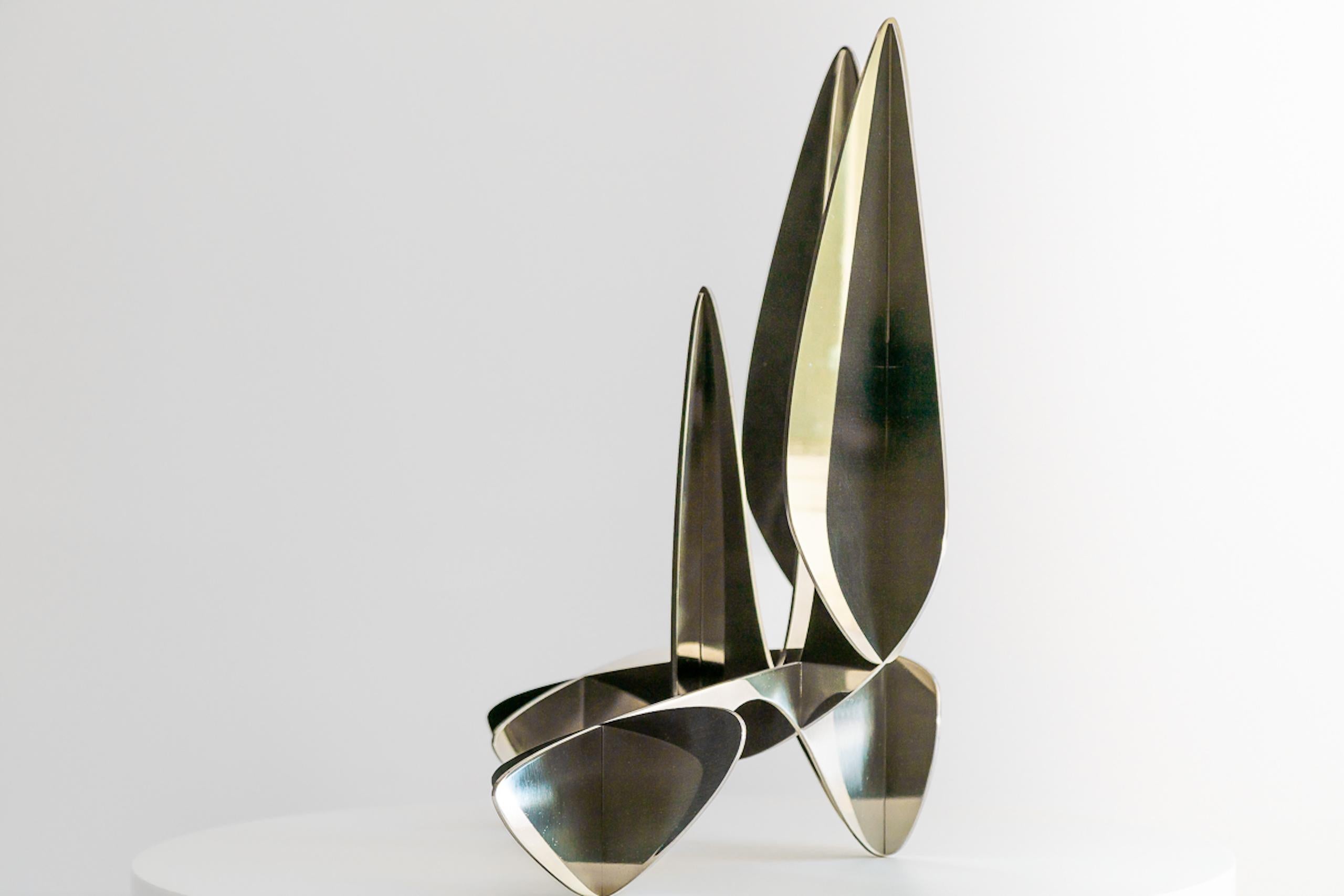 Barricada #14 aip S45 di Alejandro Vega Beuvrin - Scultura astratta, argento in vendita 4