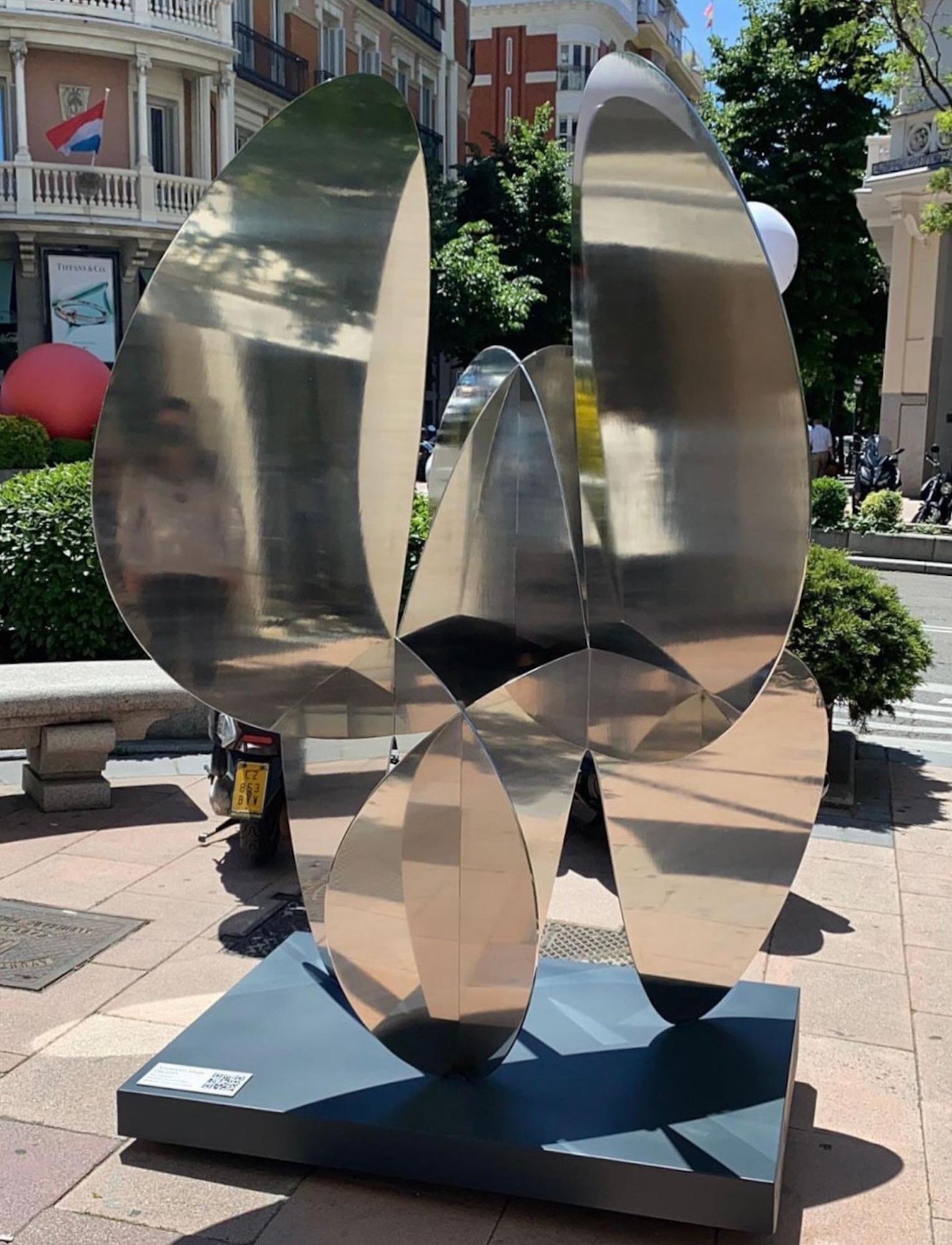 Barricada #17 aip L200 di Alejandro Vega Beuvrin - Grande scultura astratta in vendita 3