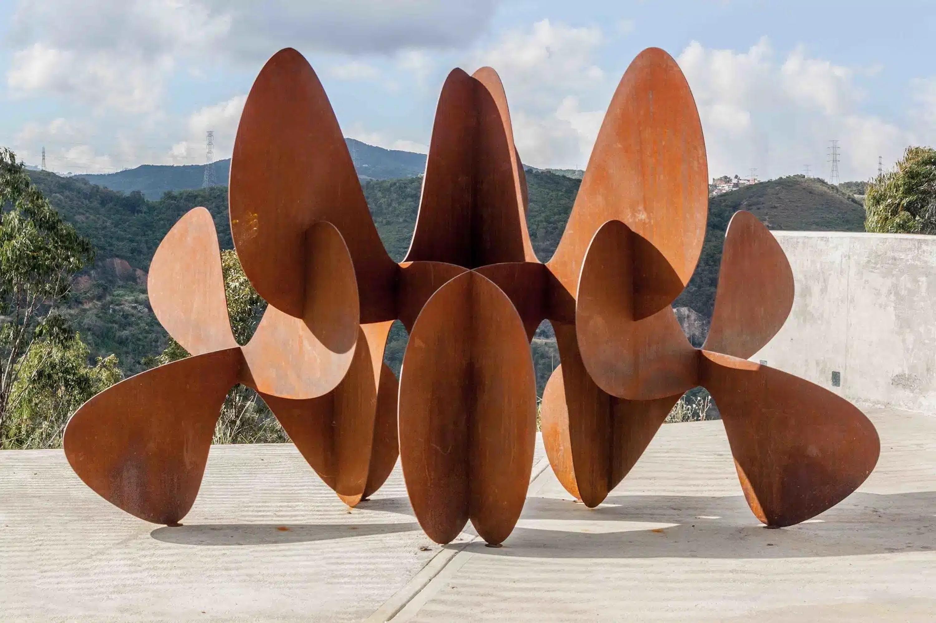 Barricada #2 AC L235 by Alejandro Vega Beuvrin - Large abstract sculpture