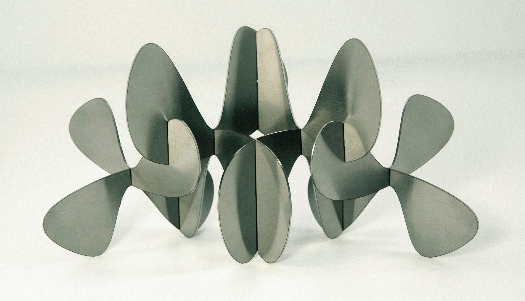Barricada #2 ai S by Alejandro Vega Beuvrin -Stainless steel sculpture, abstract For Sale 4