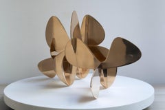 Barricada #2 bp S30 by Alejandro Vega Beuvrin - Abstract sculpture, golden