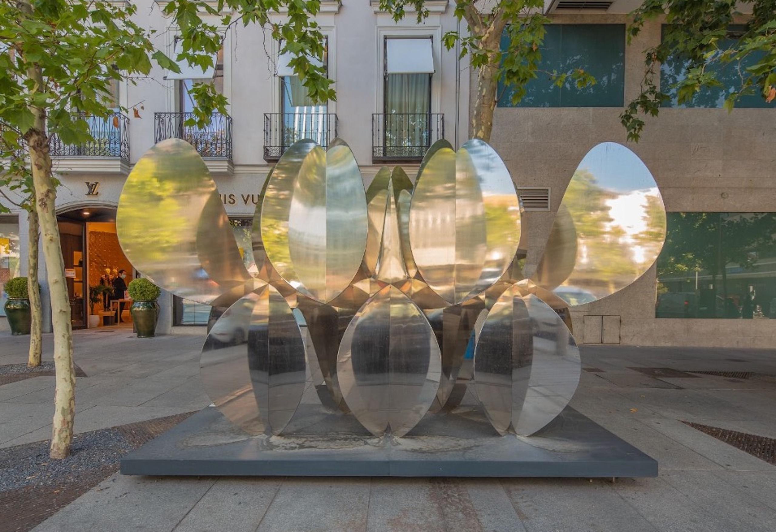 Barricada #4 aip L220 di Alejandro Vega Beuvrin - Scultura astratta di grandi dimensioni in vendita 1