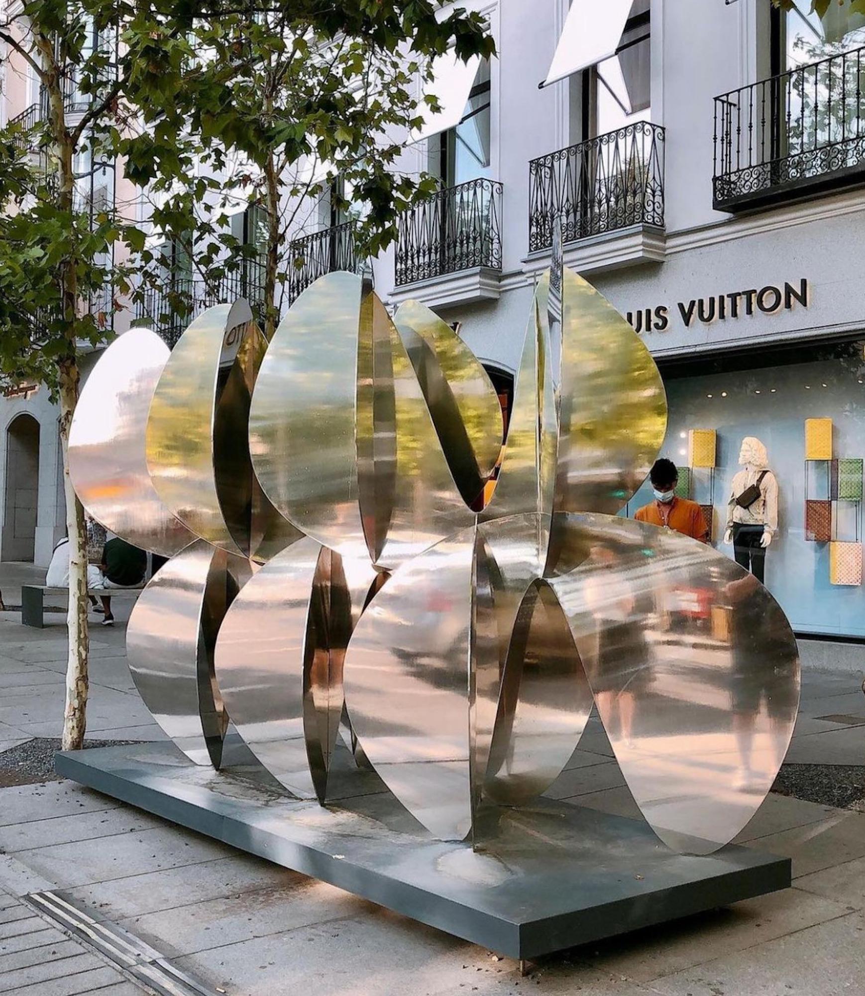 Barricada #4 aip L220 di Alejandro Vega Beuvrin - Scultura astratta di grandi dimensioni in vendita 3