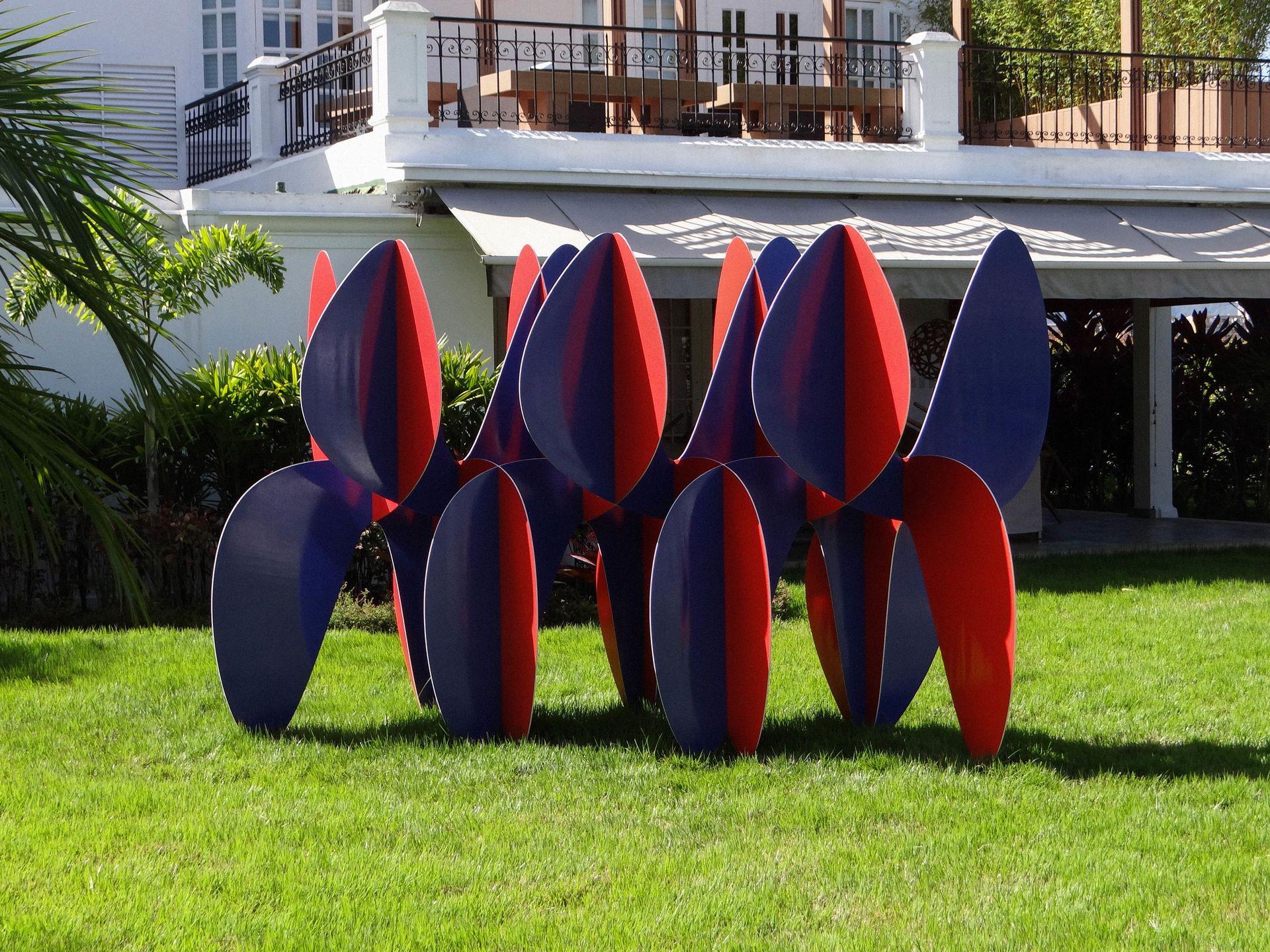 Barricada #4 L by Alejandro Vega Beuvrin - Large abstract sculpture, minimalist For Sale 1