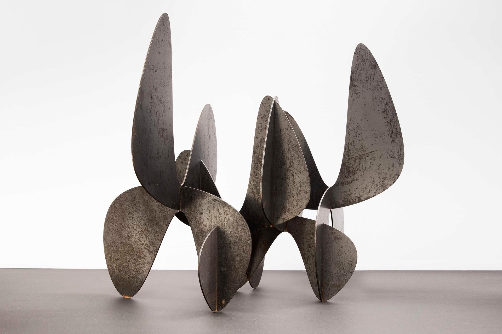Barricada n°8 ac S d'Alejandro Vega Beuvrin - Sculpture en acier vieilli, foncée en vente 1