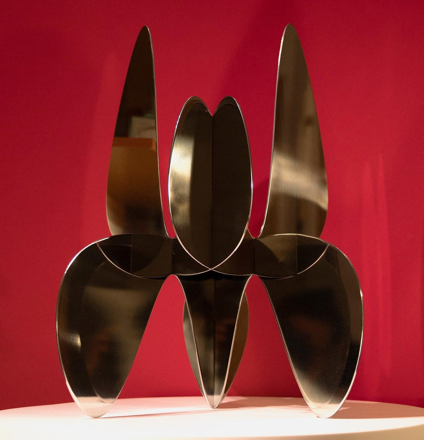 Barricada n°9 aip M2 de A. Vega Beuvrin - sculpture abstraite en acier inoxydable - Sculpture de Alejandro Vega Beuvrin
