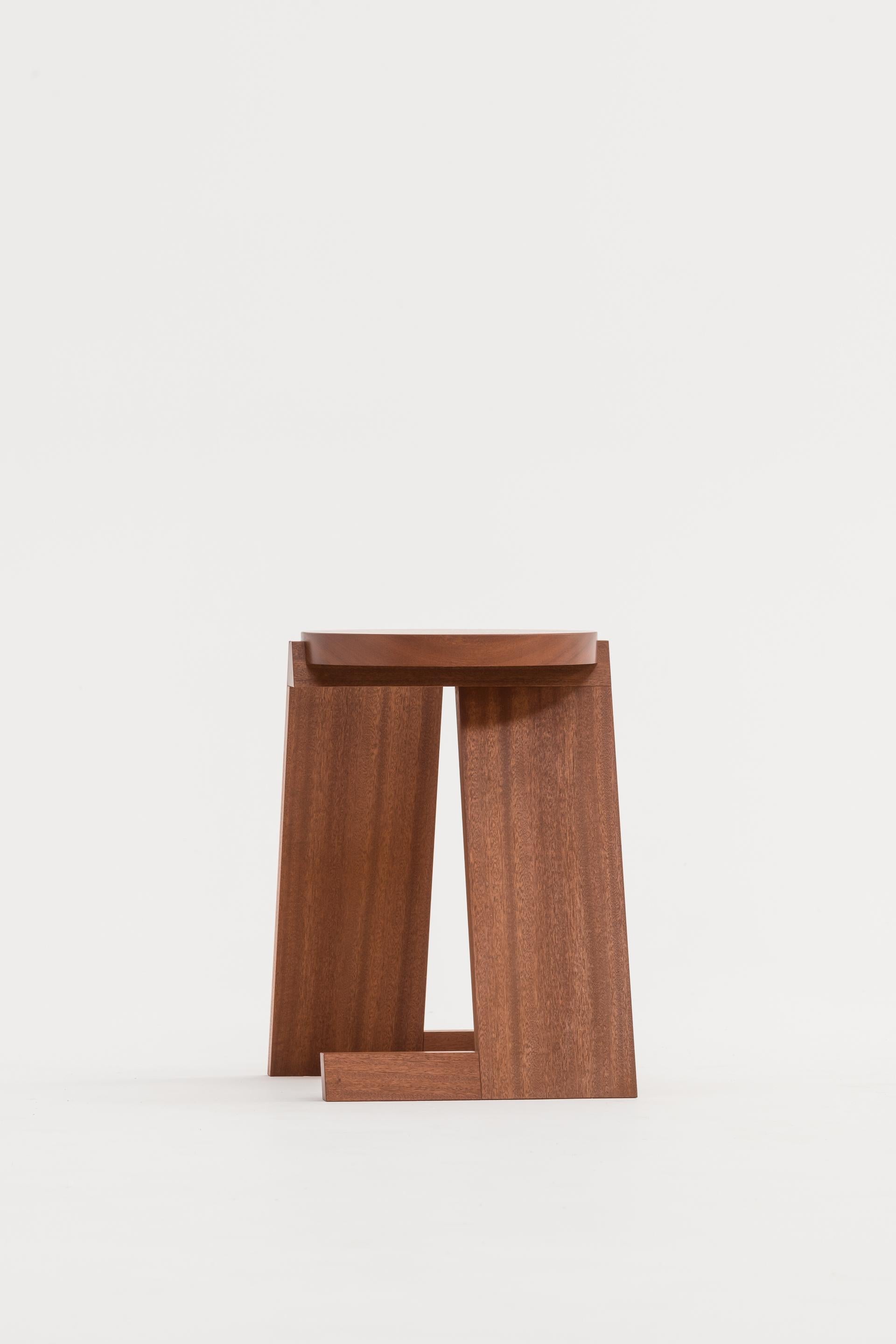 Aleksander Oniszh Pawn Stool by Nów In New Condition For Sale In Geneve, CH