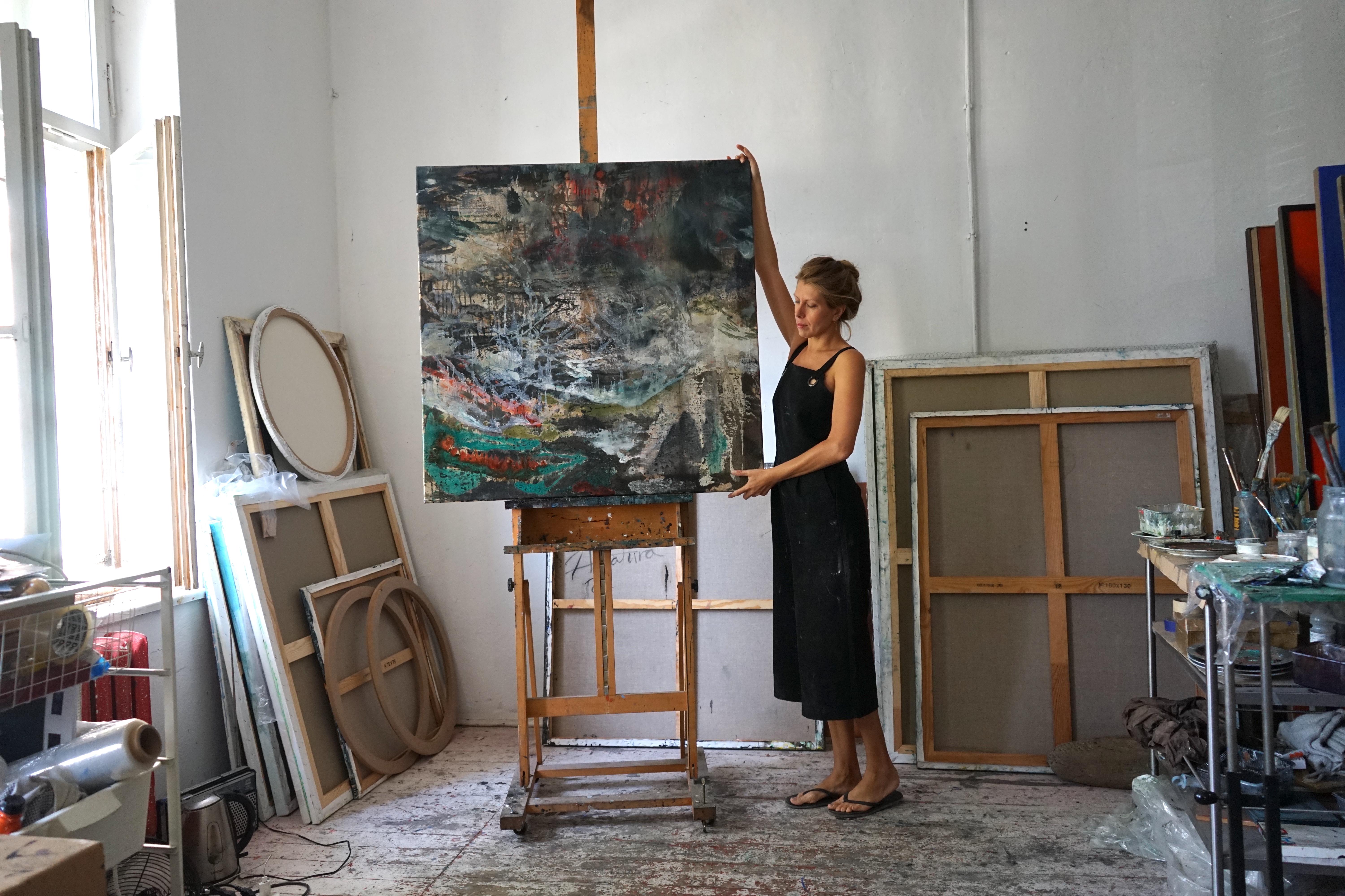 Technique personnelle sur toile : huile et crayons de couleur

Aleksandra Batura (née en 1982 à Augustów) est une artiste basée à Varsovie. Elle a obtenu un doctorat en beaux-arts à l'Académie des beaux-arts de Cracovie. Elle a étudié à la faculté