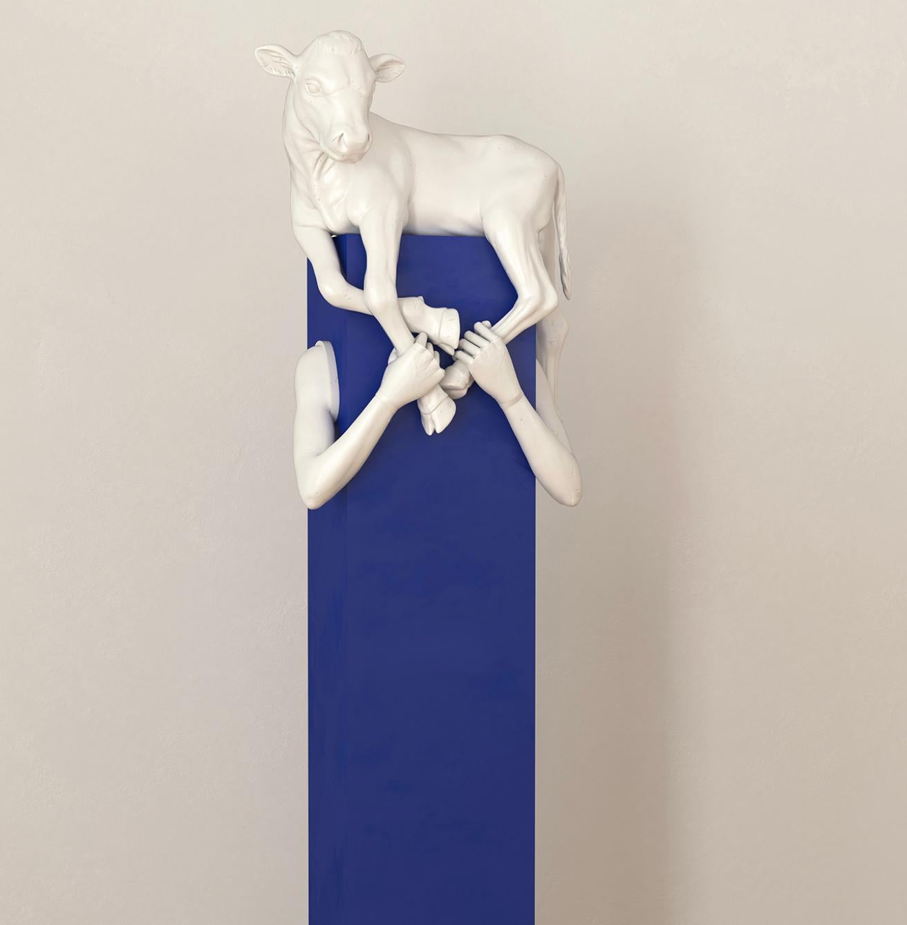 Aleksandra Domanović - Escultura Portadora de terneros 2017 (Kalbträgerin) en venta 1