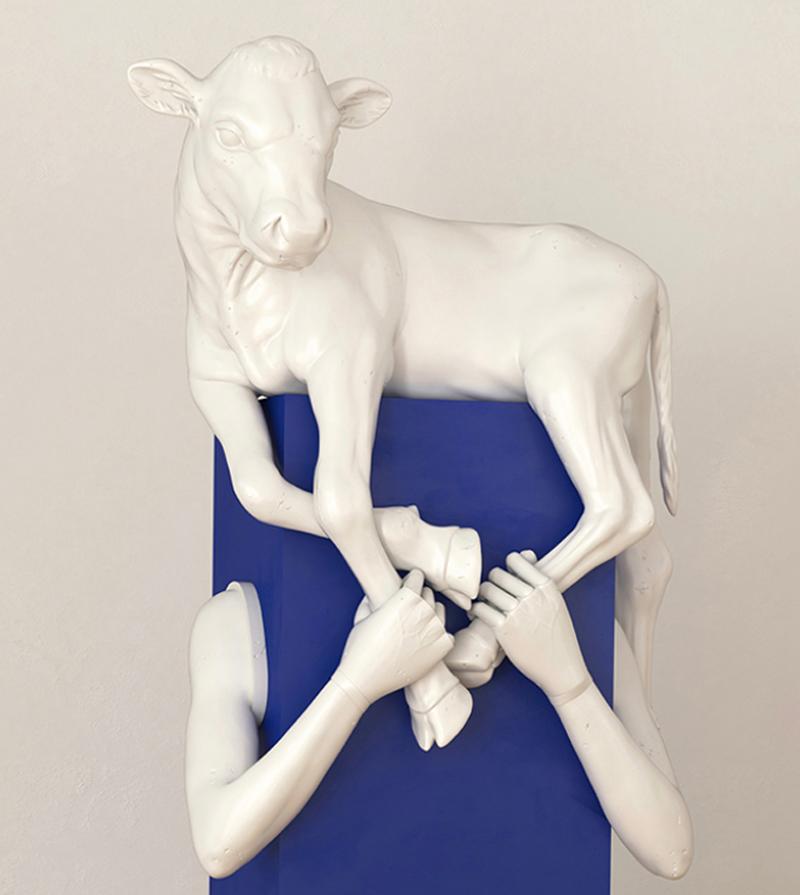 Aleksandra Domanović - Escultura Portadora de terneros 2017 (Kalbträgerin) en venta 4