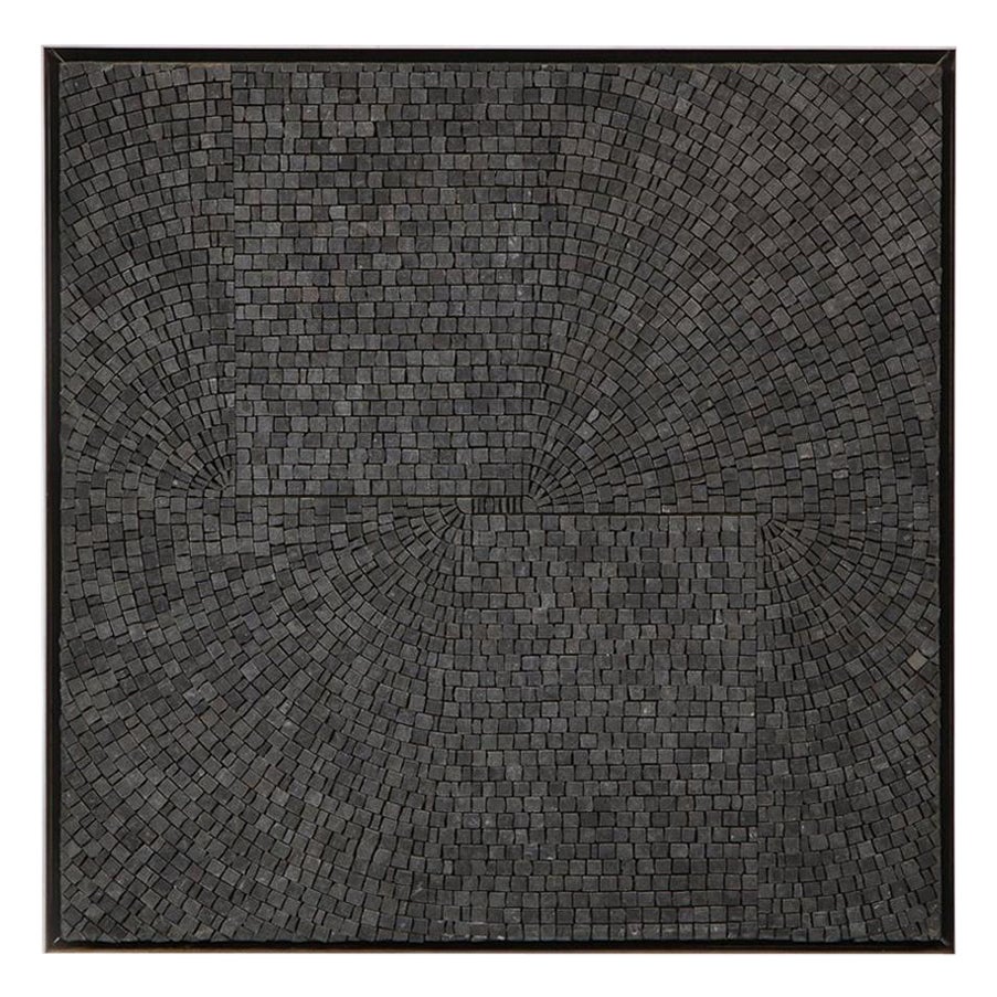 Aleksandra Kasuba, „Ein von einem geteilter“, Mosaik aus schwarzem Marmor, signiert im Angebot
