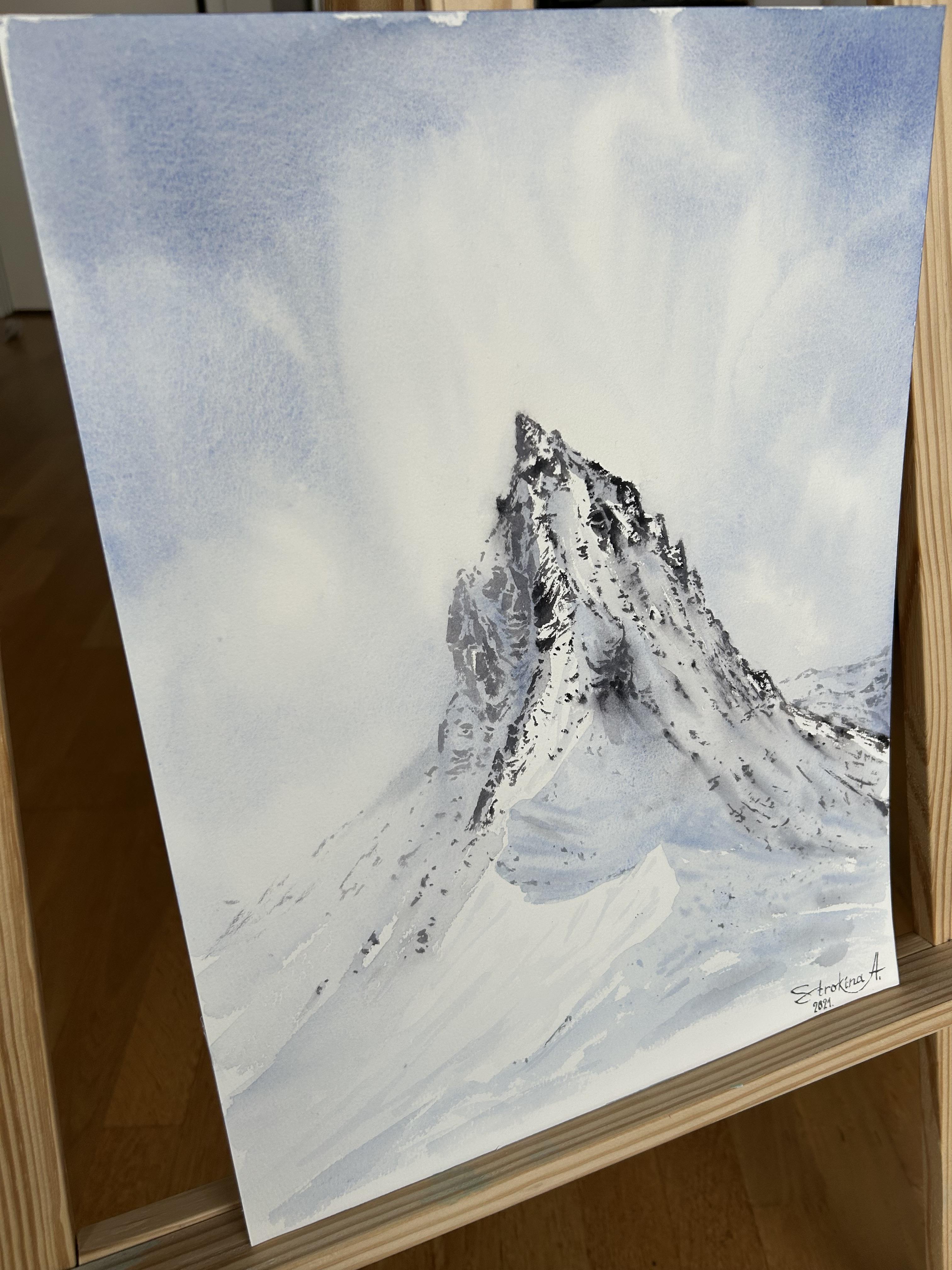 Pintura de paisaje de montaña invernal. Nieve, blanco, azul, vertical, alpes - Landscape Art Gris de Aleksandra Strokina