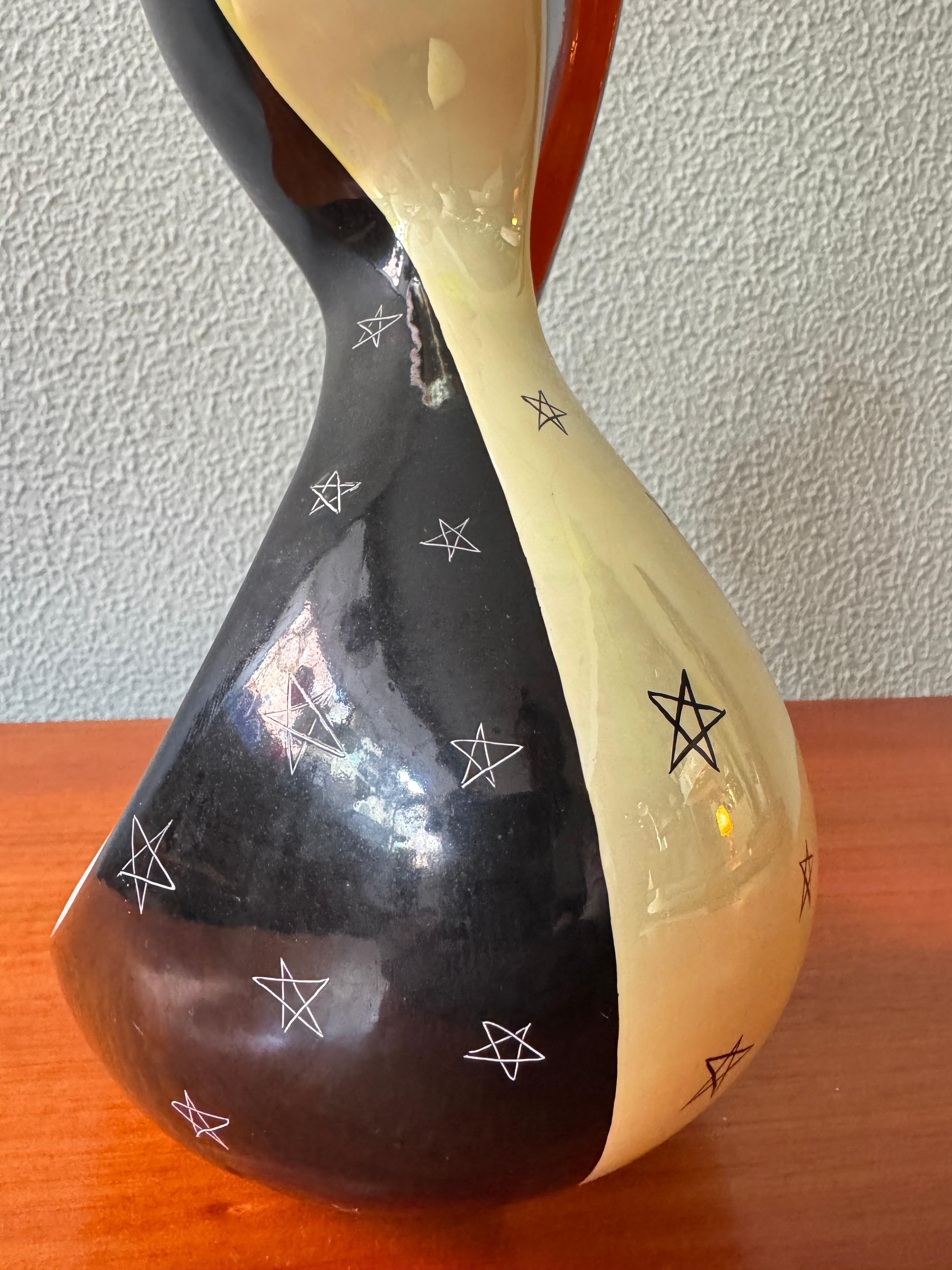 'Aleluia Portuguese Midcentury Biomorphic Ceramic Vase Blue Orange Stars Pattern in vendita 6