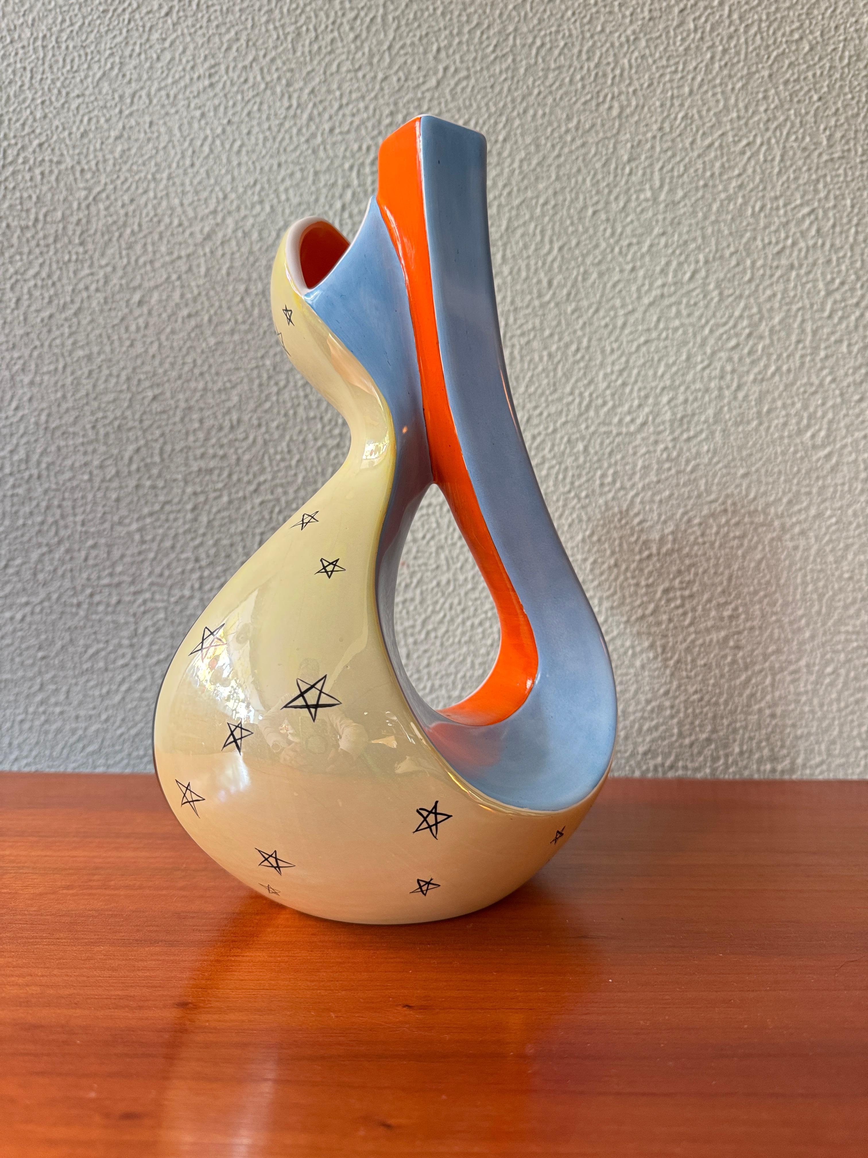'Aleluia Portuguese Midcentury Biomorphic Ceramic Vase Blue Orange Stars Pattern in vendita 1