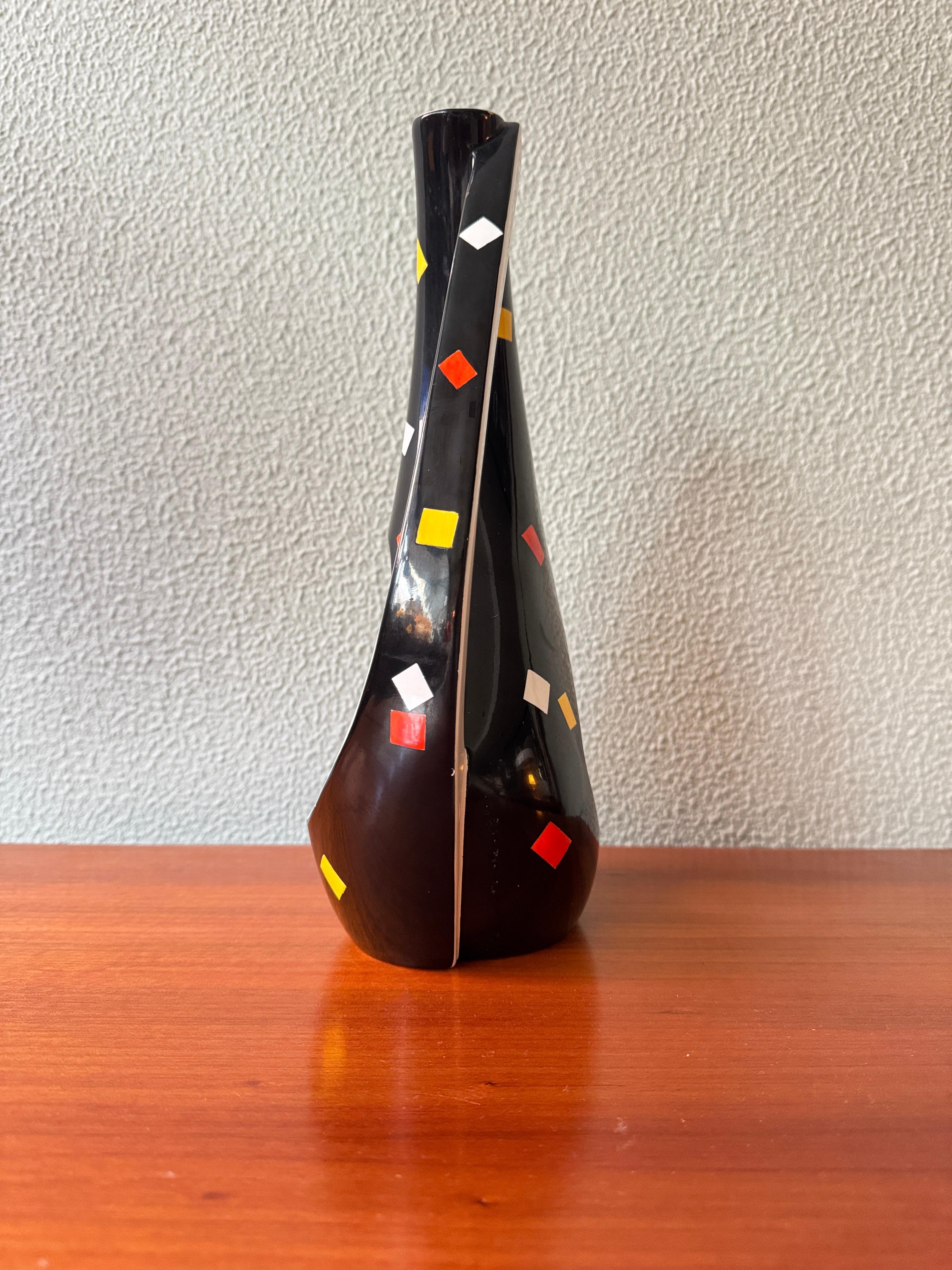 Aleluia Portugiesisch Midcentury Schwarz Keramik Biomorphic Vase Gelb-Blau Innenraum im Angebot 2