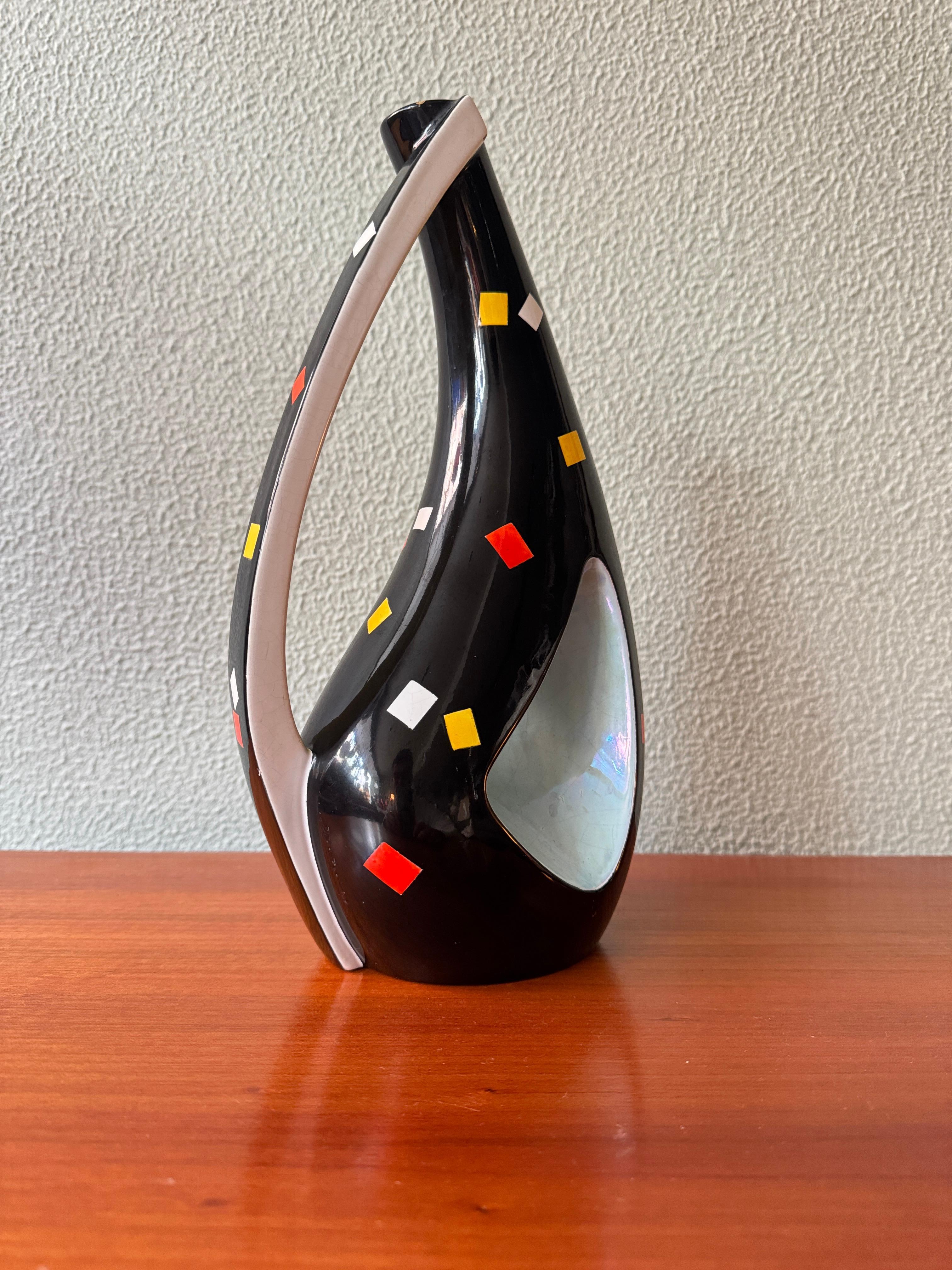 Aleluia Portugiesisch Midcentury Schwarz Keramik Biomorphic Vase Gelb-Blau Innenraum im Angebot 3