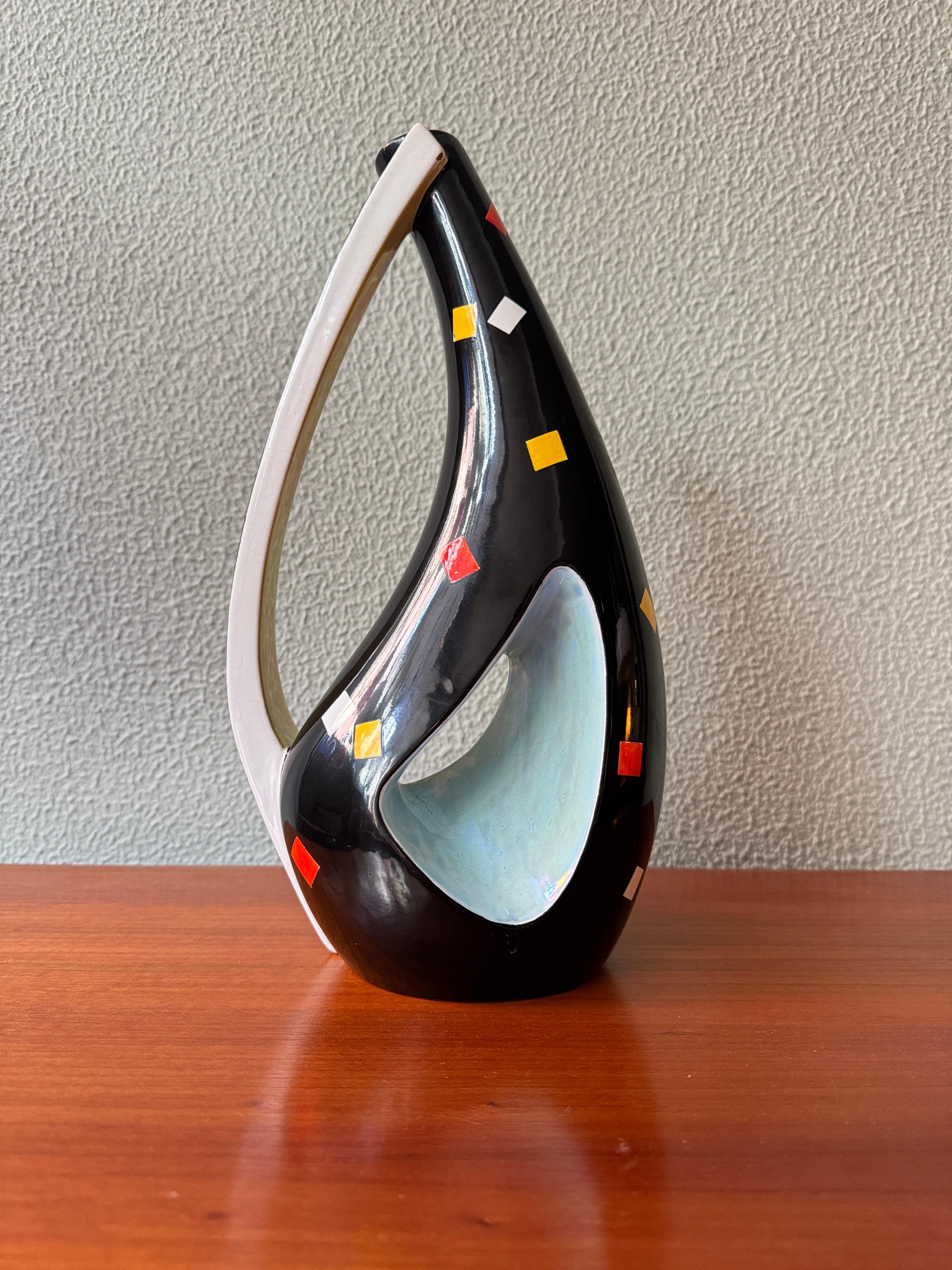 Aleluia Portugiesisch Midcentury Schwarz Keramik Biomorphic Vase Gelb-Blau Innenraum im Angebot 4