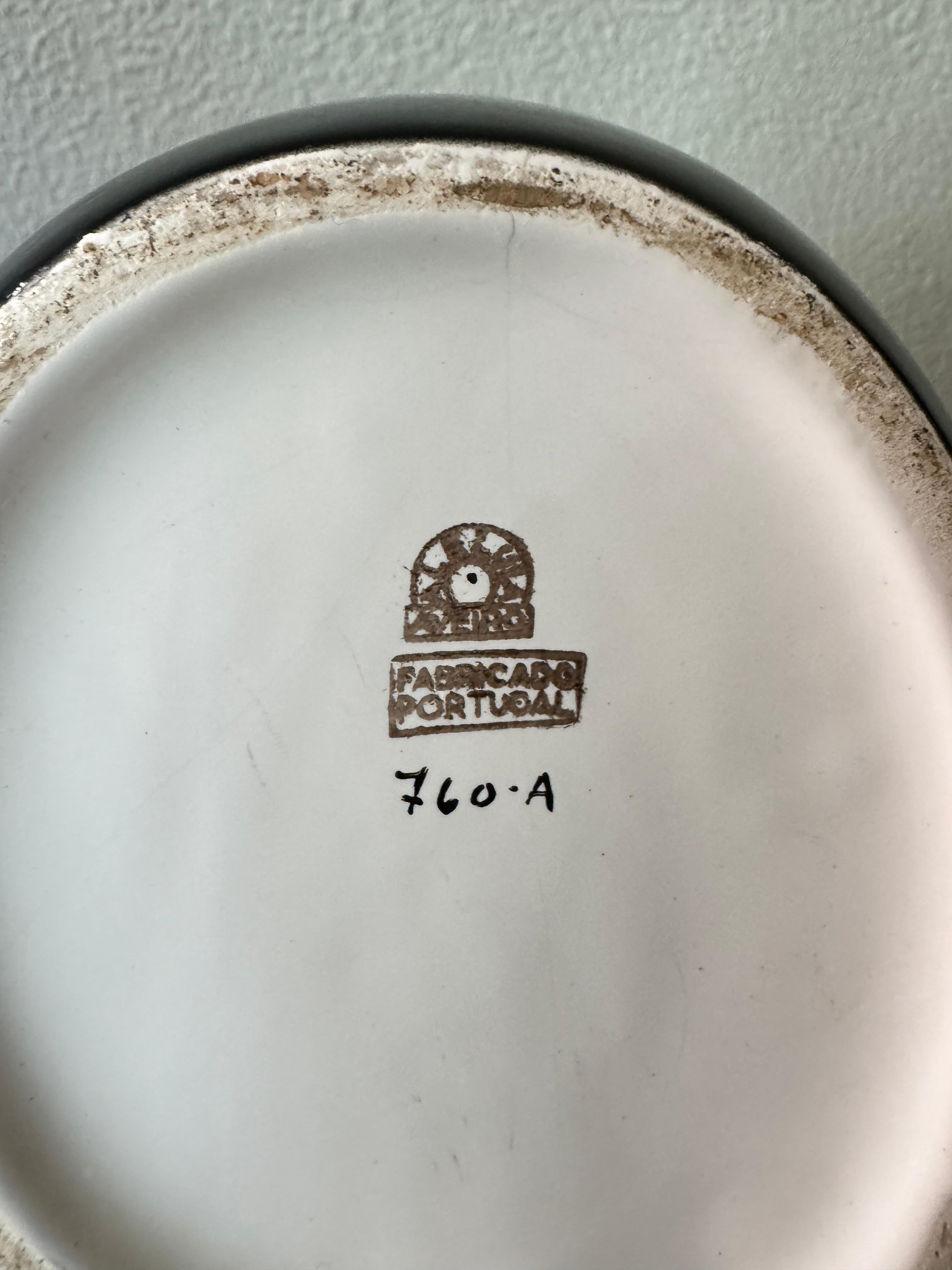 Aleluia Portugiesisch Midcentury Schwarz Keramik Biomorphic Vase Gelb-Grau Innenraum im Angebot 8