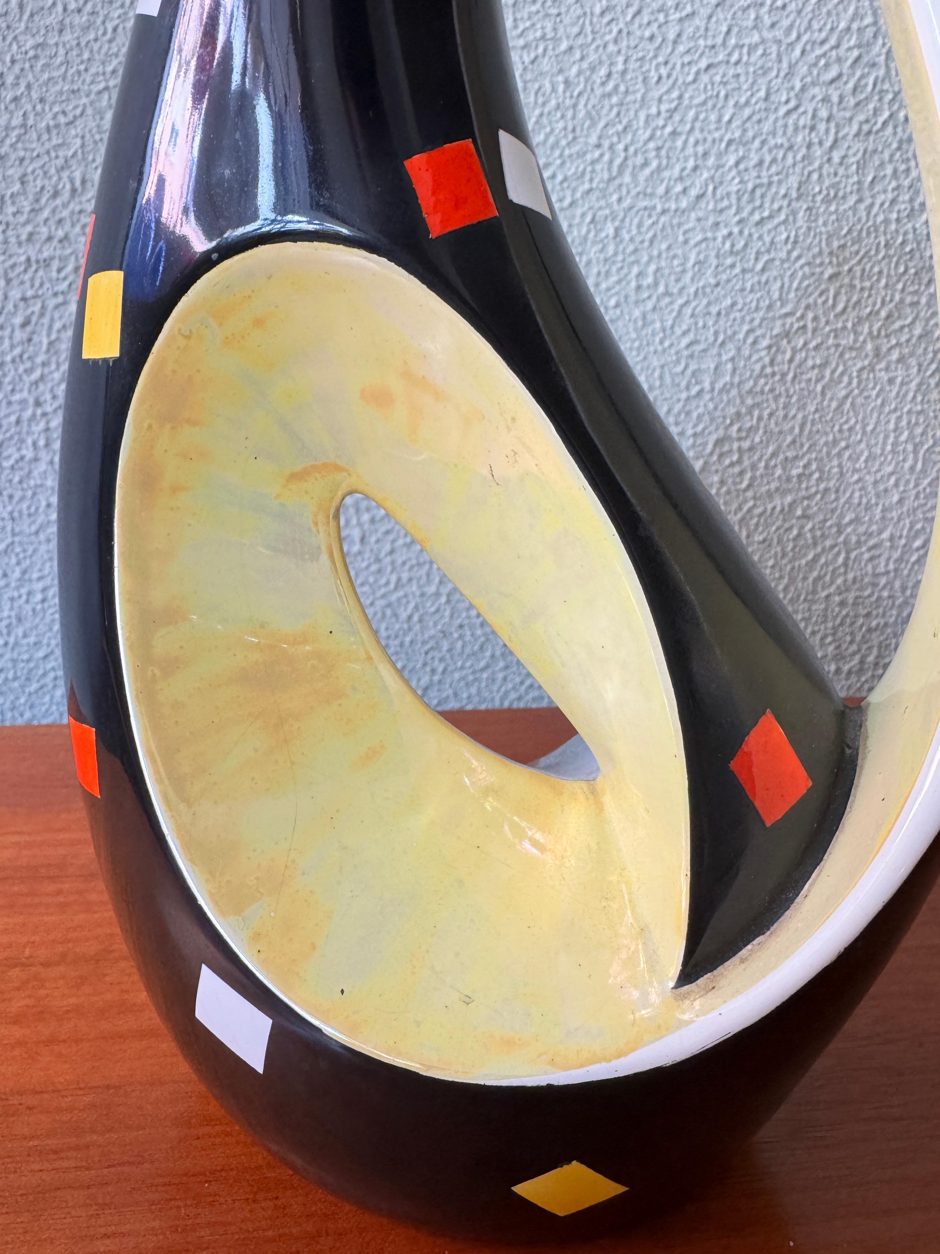 Aleluia Portugiesisch Midcentury Schwarz Keramik Biomorphic Vase Gelb-Grau Innenraum im Angebot 4