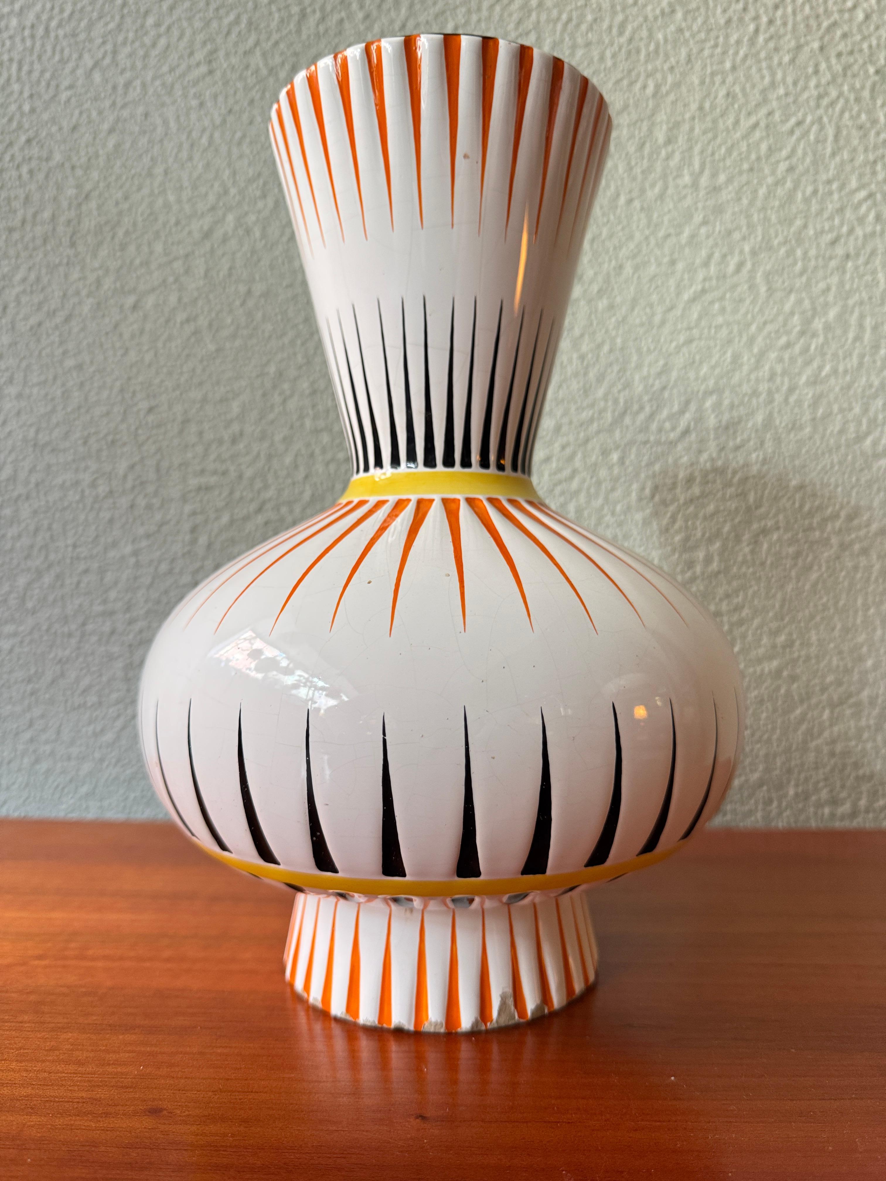 Portoghese Aleluia Portuguese Midcentury Geometric Ceramic Vase Orange Black Linear Pattern in vendita