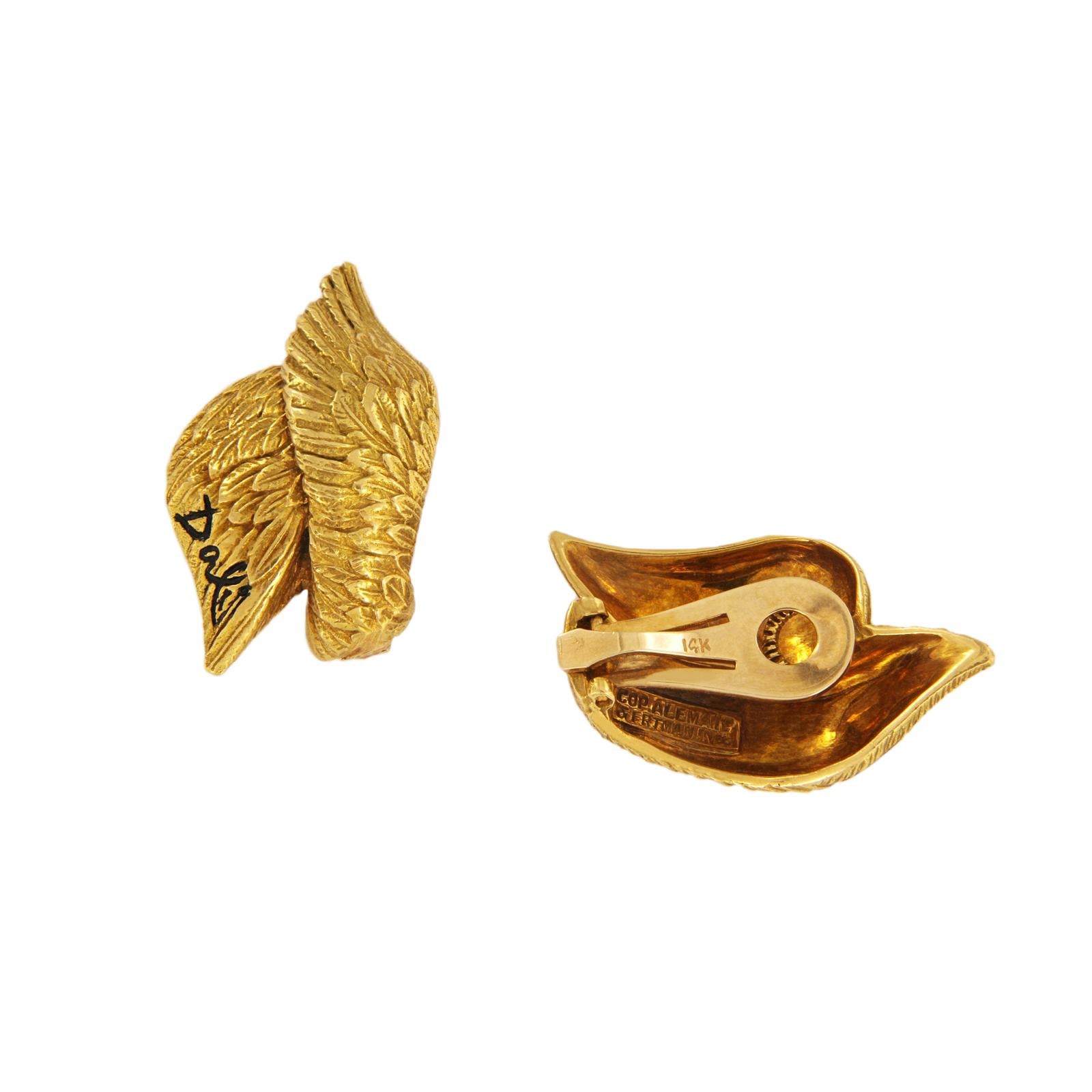 ALEMANY & ERTMAN INC. SALVADOR DALI SWAN 14K GOLD EARRINGS
Created by Eric Ertman and Carlos Alemany in the 40's from designs by Dalí. 

-14k Yellow Gold
-Weight: 17.3gr
-Dimension: 0.7x1”
-Clip on
-Hallmarked: “Cop. Alemany & Ertman Inc.