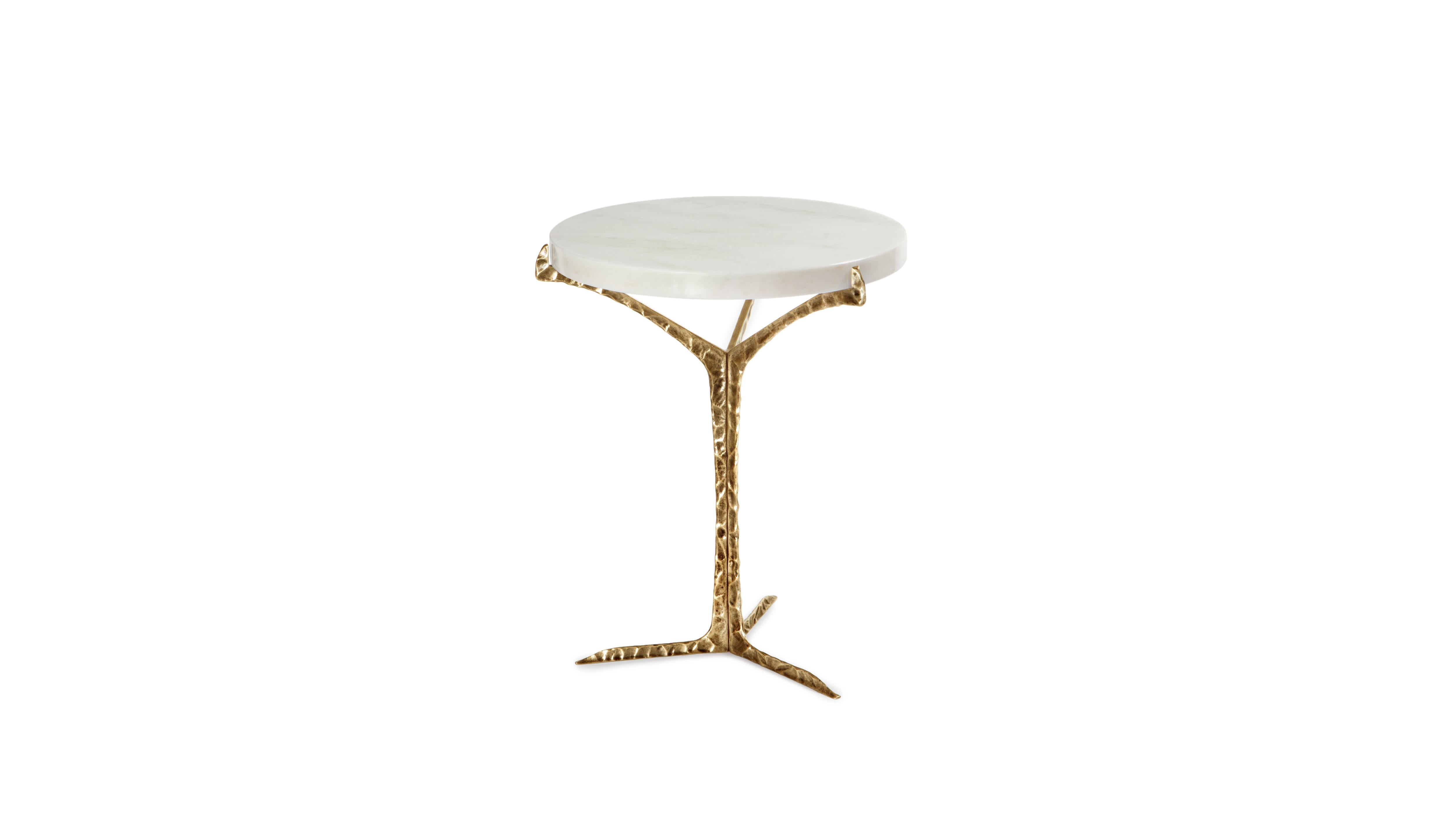 Alentejo Estremoz Marble Side Table by InsidherLand
Dimensions: D 49 x W 49 x H 60 cm.
Materials: Estremoz marble, cast brass with patinated effect.
15 kg.
Other materials available.

Alentejo side table is a glimpse over the South of Portugal where