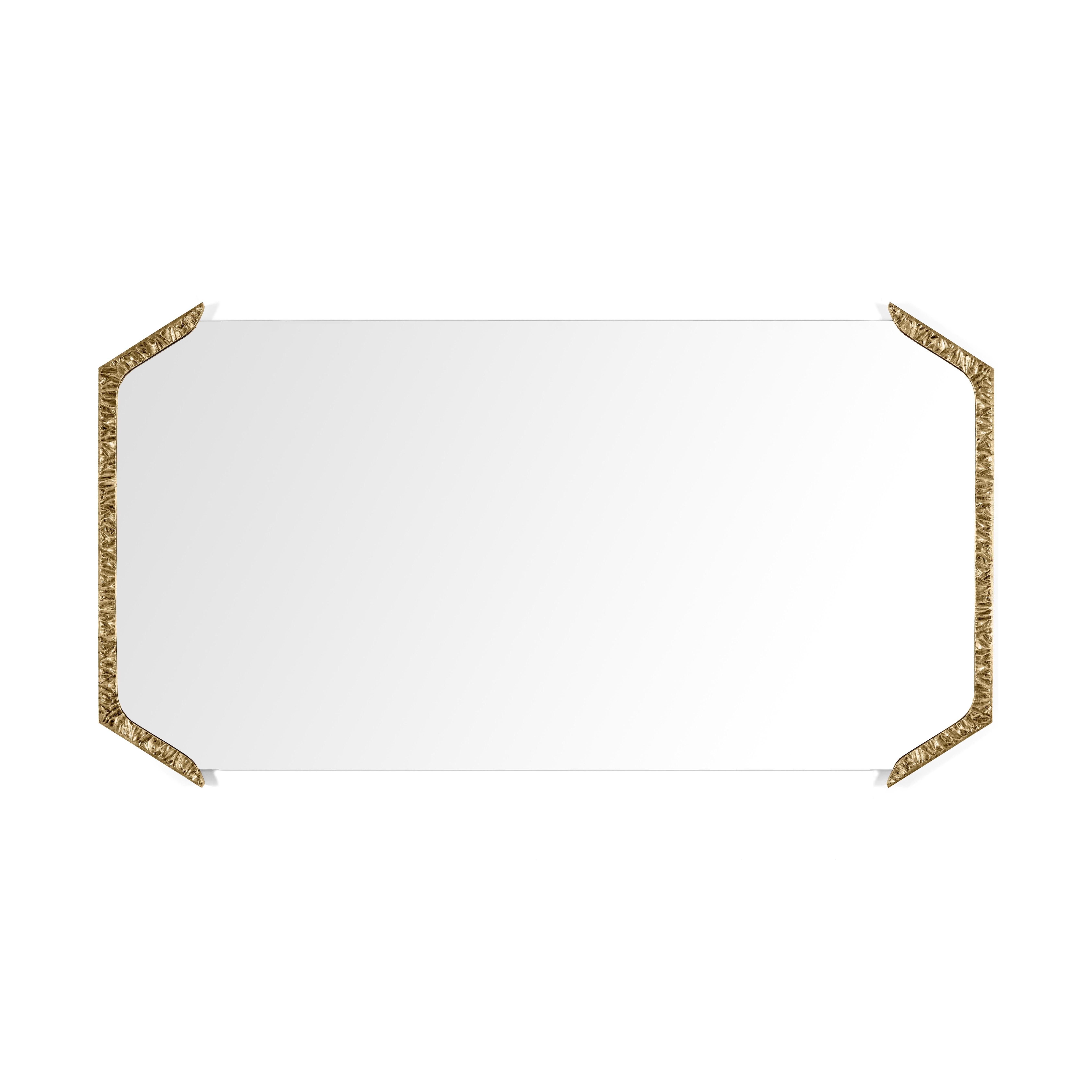 Alentejo rectangular mirror is a glimpse over the South of Portugal where thousands of cork oaks trees raise their canopies to the sky.
Resembling the typical structure of these trees, this luxury mirror is embraced by two grand tree trunks which