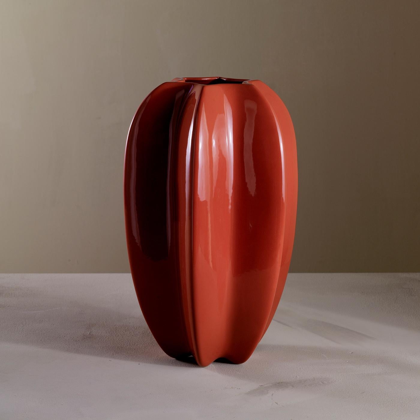 XXI secolo e contemporaneo Vaso in ceramica Aleph Channeled Red di Marioni LAB in vendita