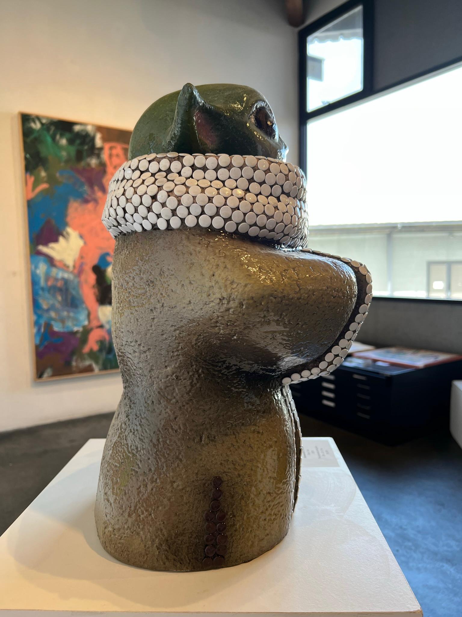 Baby-Yoda (Beige), Figurative Sculpture, von Alessandra Pierelli