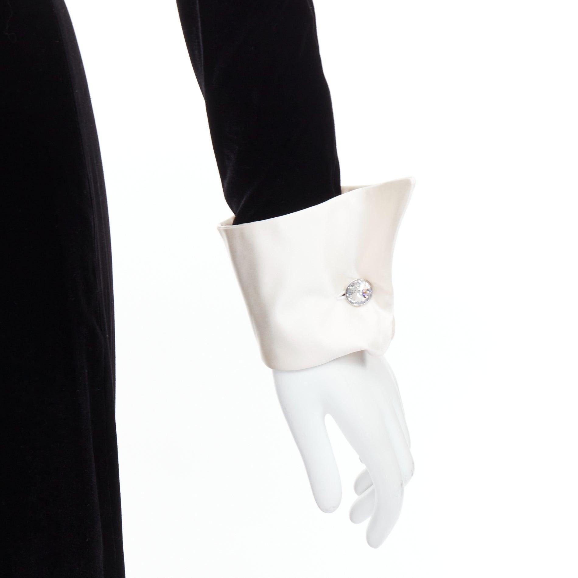 ALESSANDRA RICH vestido de terciopelo de viscosa negro con botones de cristal IT40 S
Referencia: JACG/A00247
Marca: Alessandra Rich
Material: Viscosa, seda
Color: Negro, Crema
Patrón: Sólido
Cierre: cremallera
Detalles adicionales: Alessandra Rich