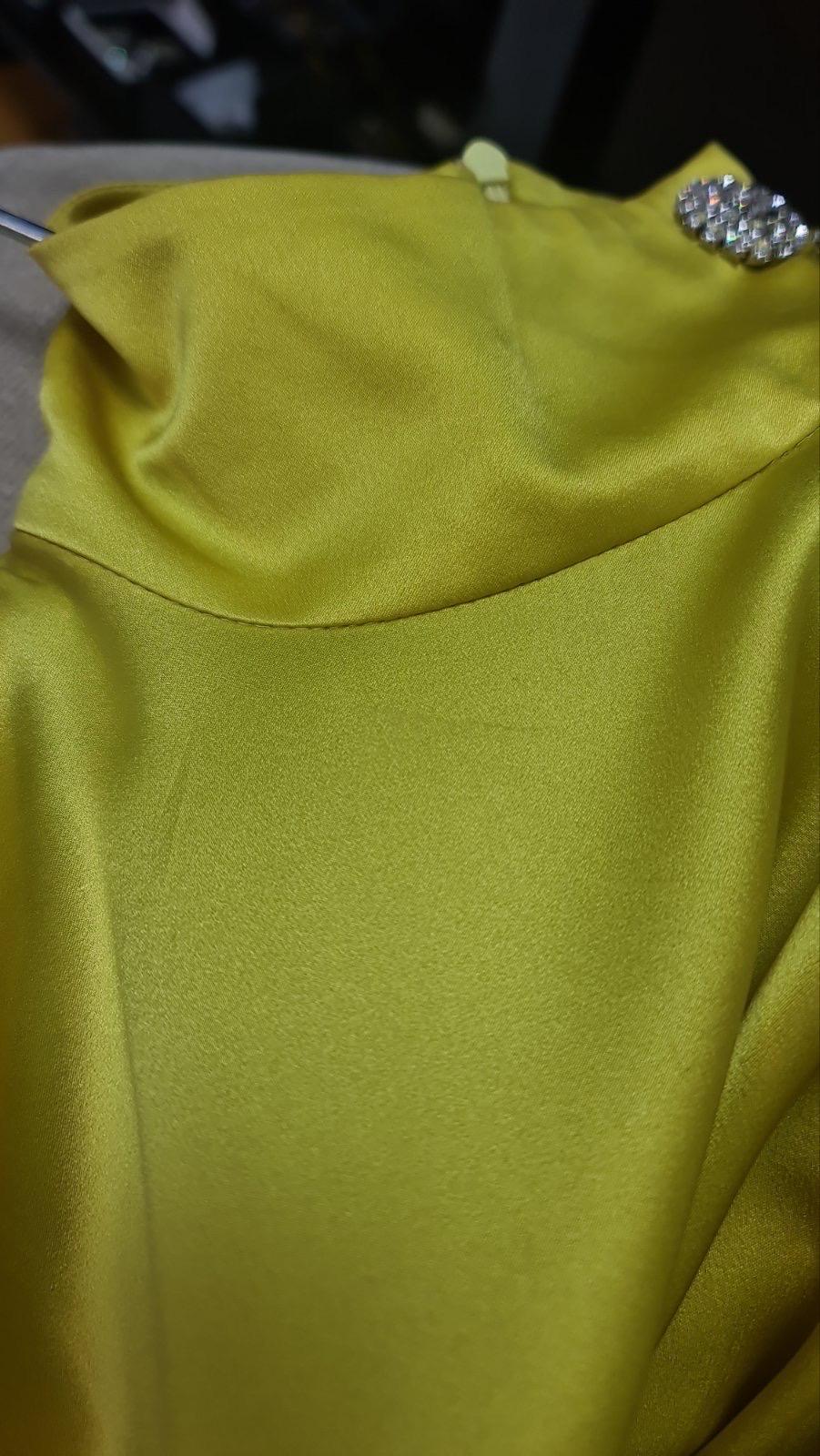 Alessandra Rich, abito lungo a collo alto in raso impreziosito, giallo, sz.42 in vendita 2
