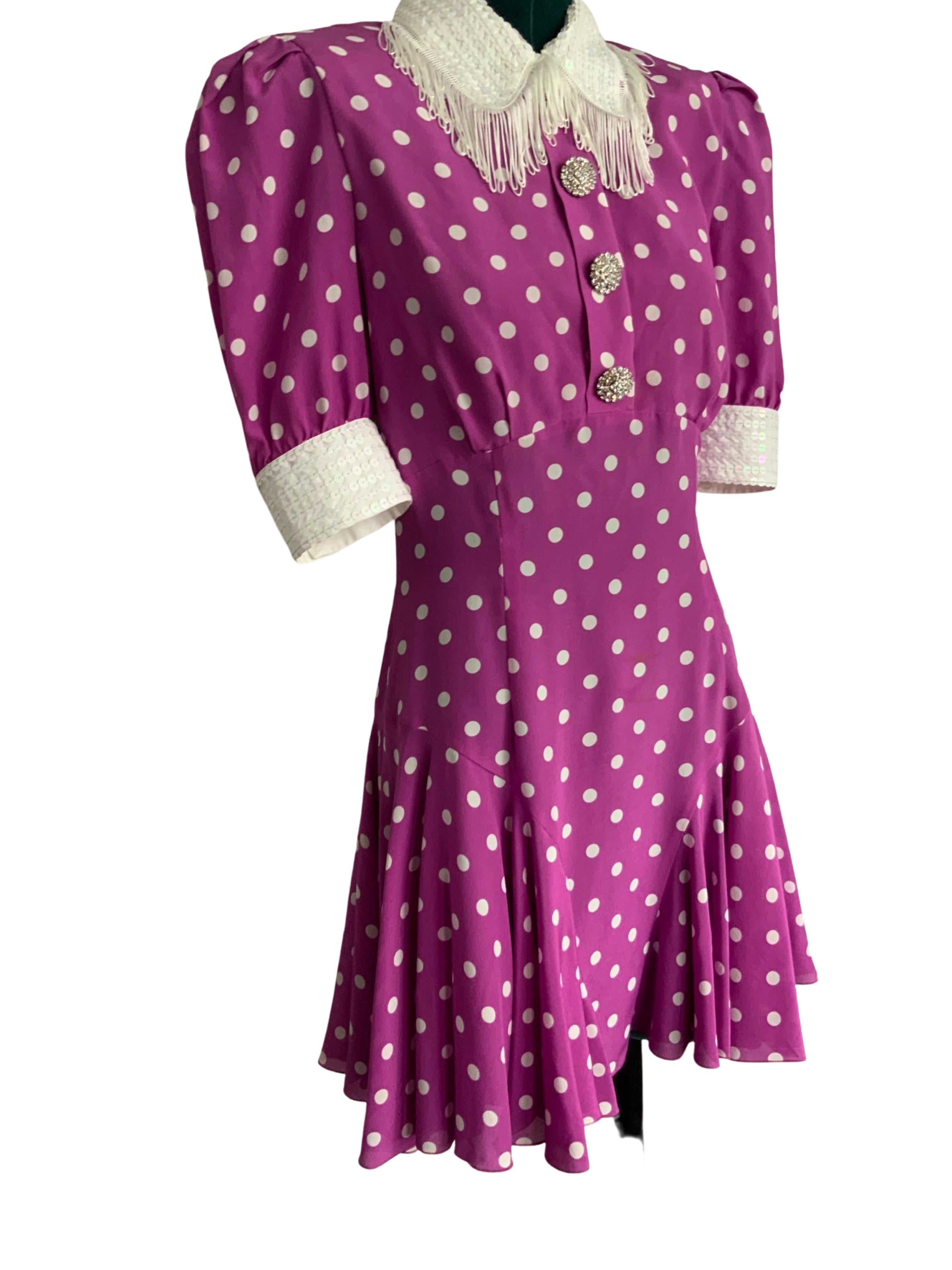 Alessandra Rich kurzes Kleid mit Polkadot und Paillettenkragen  (Violett) im Angebot