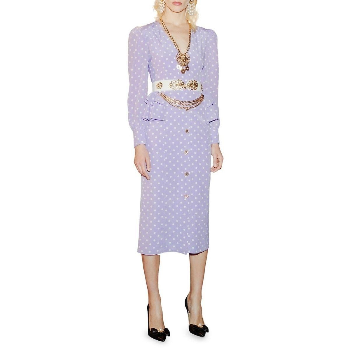 Purple silk polka dot fitted dress
Round neck
Back zip fastening
Short sleeves
Belted waist
Rear central vent
Mid-length.
Composition: Silk 100%
Lining: Polyamide 100%, Cupro 100%
Made in Italy