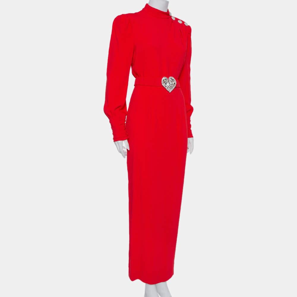 Rouge Alessandra Rich - Robe ceinturée en crêpe rouge ornée de boutons, taille M en vente